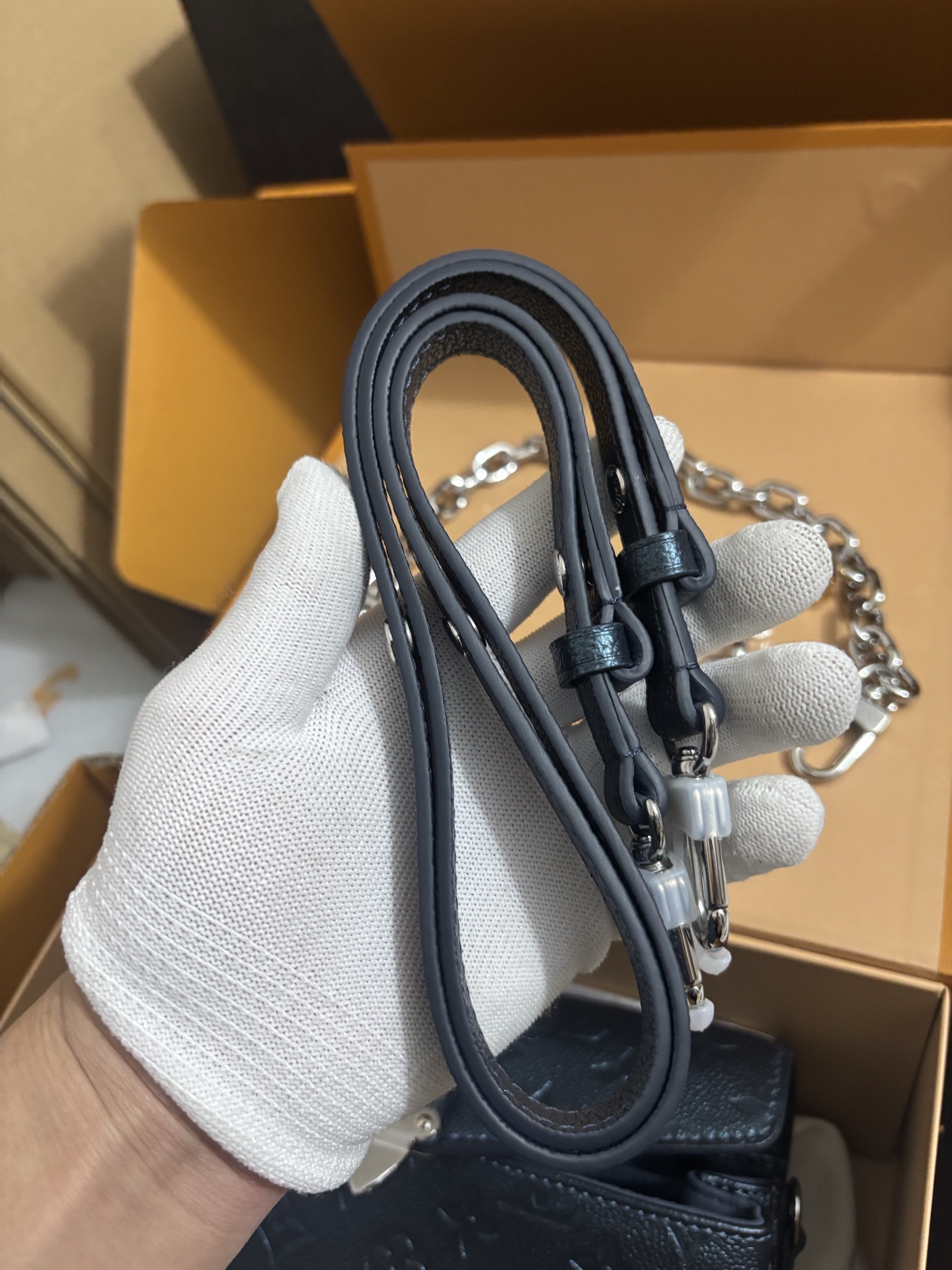 Louis Vuitton Pochette Métis East West