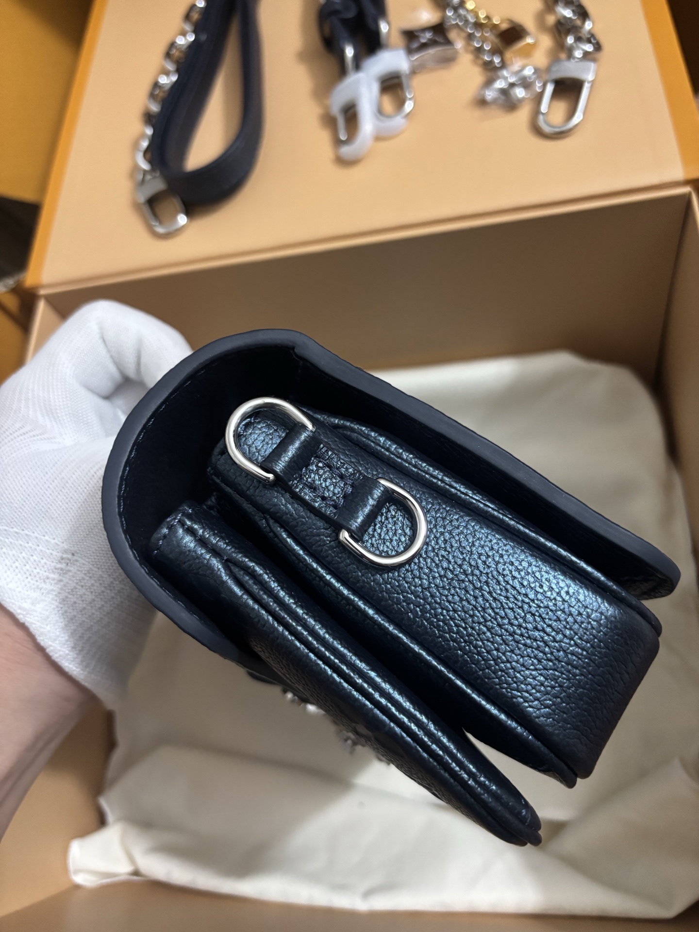 Louis Vuitton Pochette Métis East West