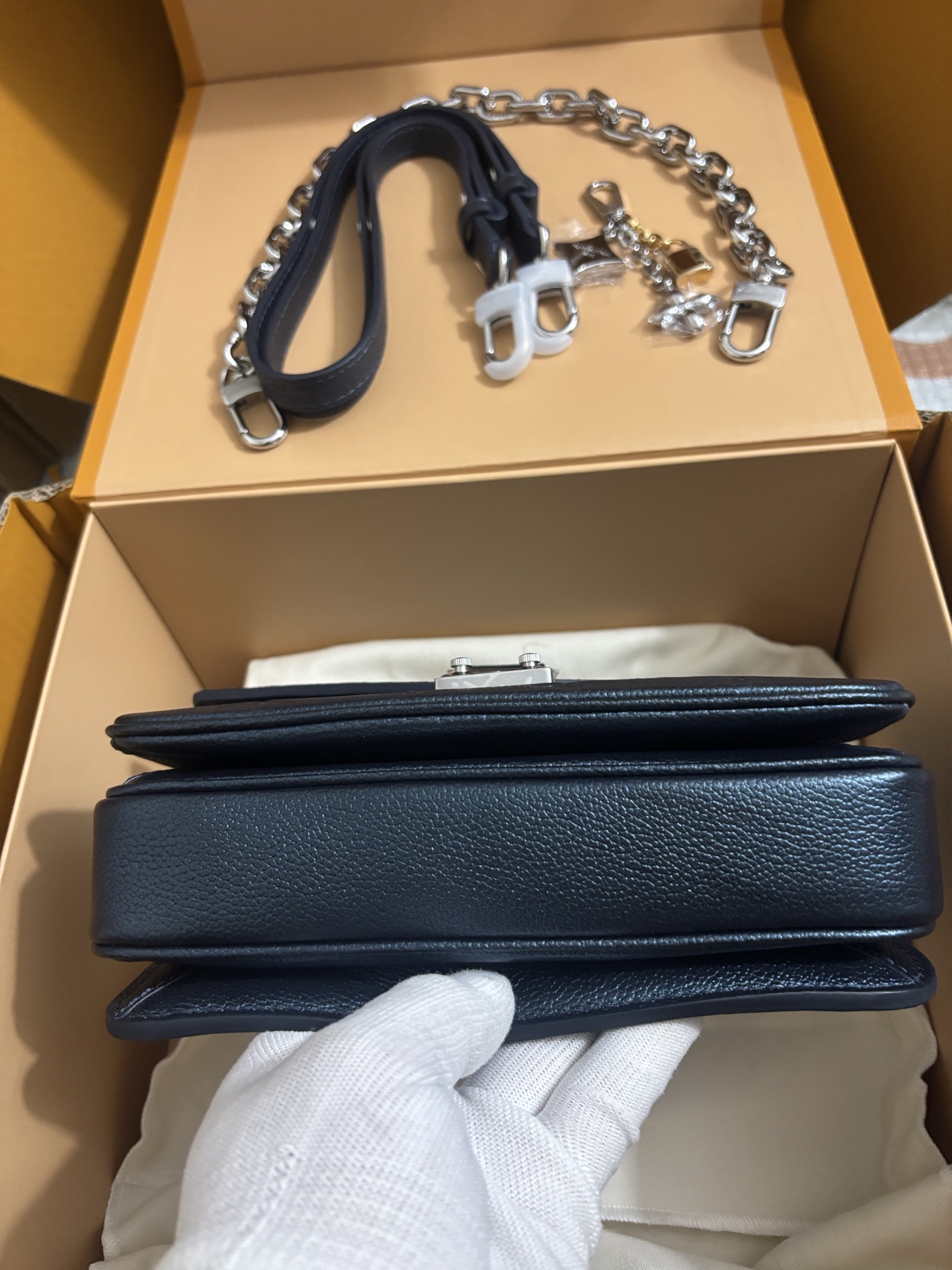 Louis Vuitton Pochette Métis East West