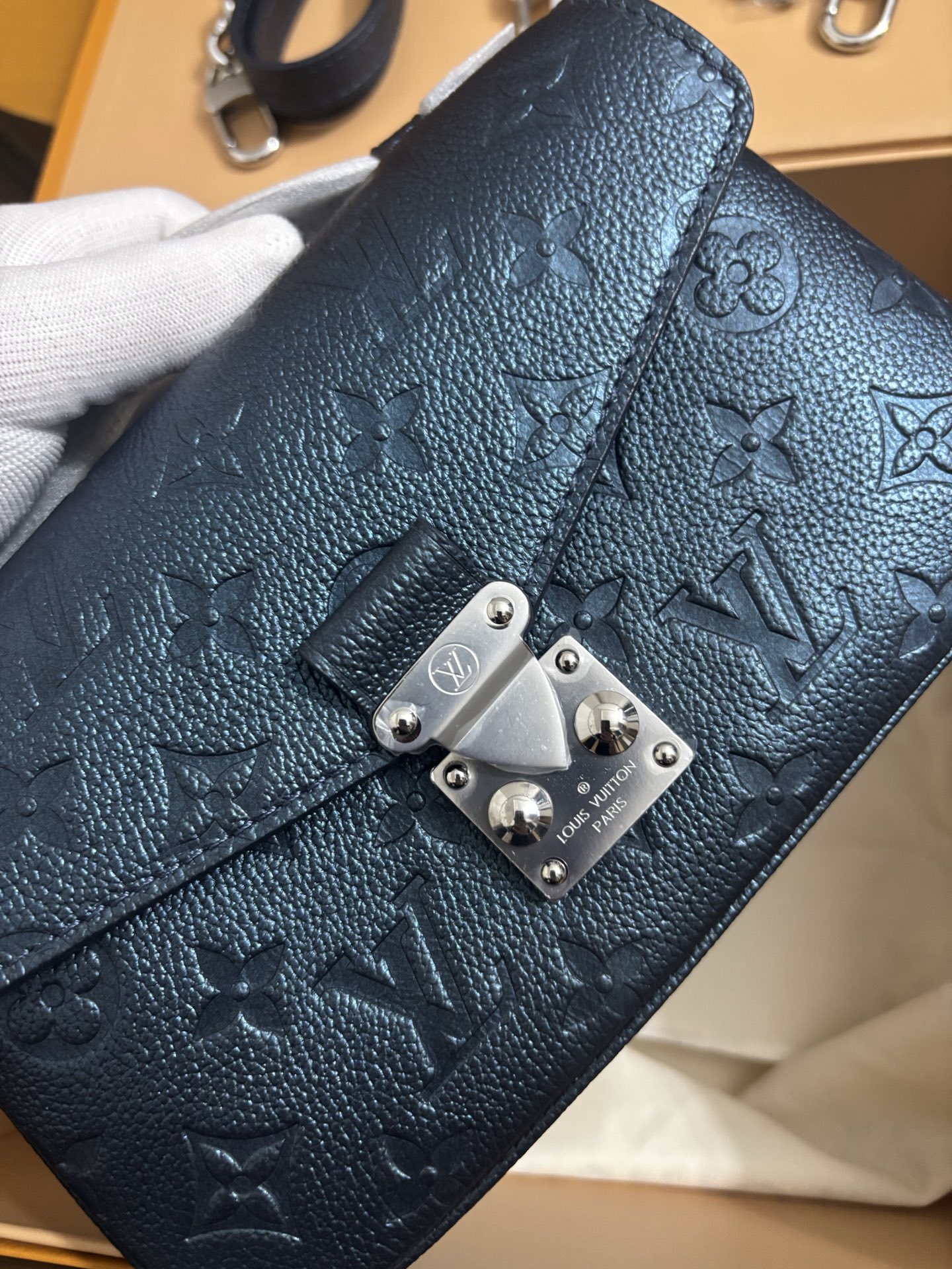 Louis Vuitton Pochette Métis East West
