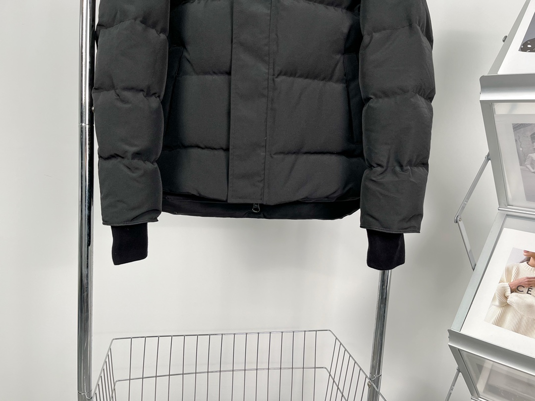 Canada Goose Style 17 Down Jacket