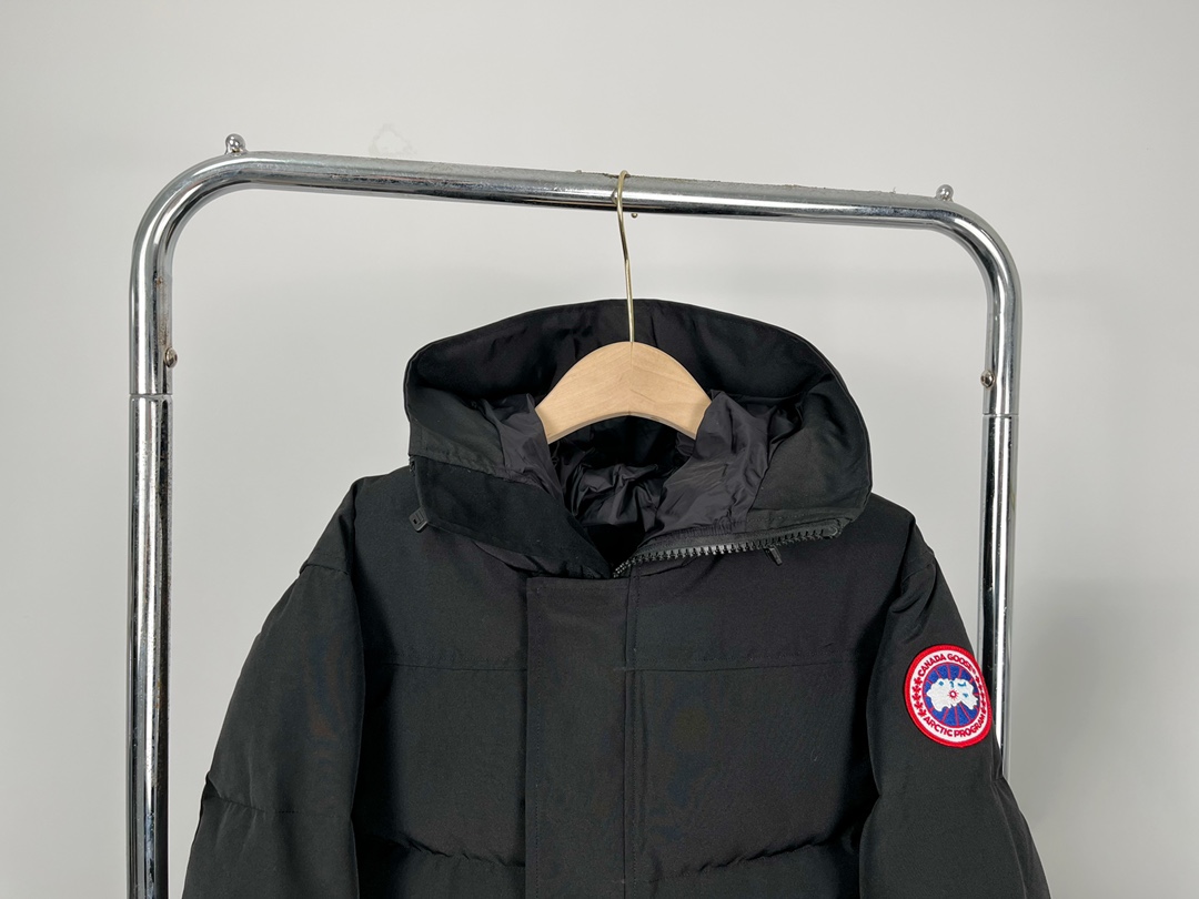 Canada Goose Style 17 Down Jacket