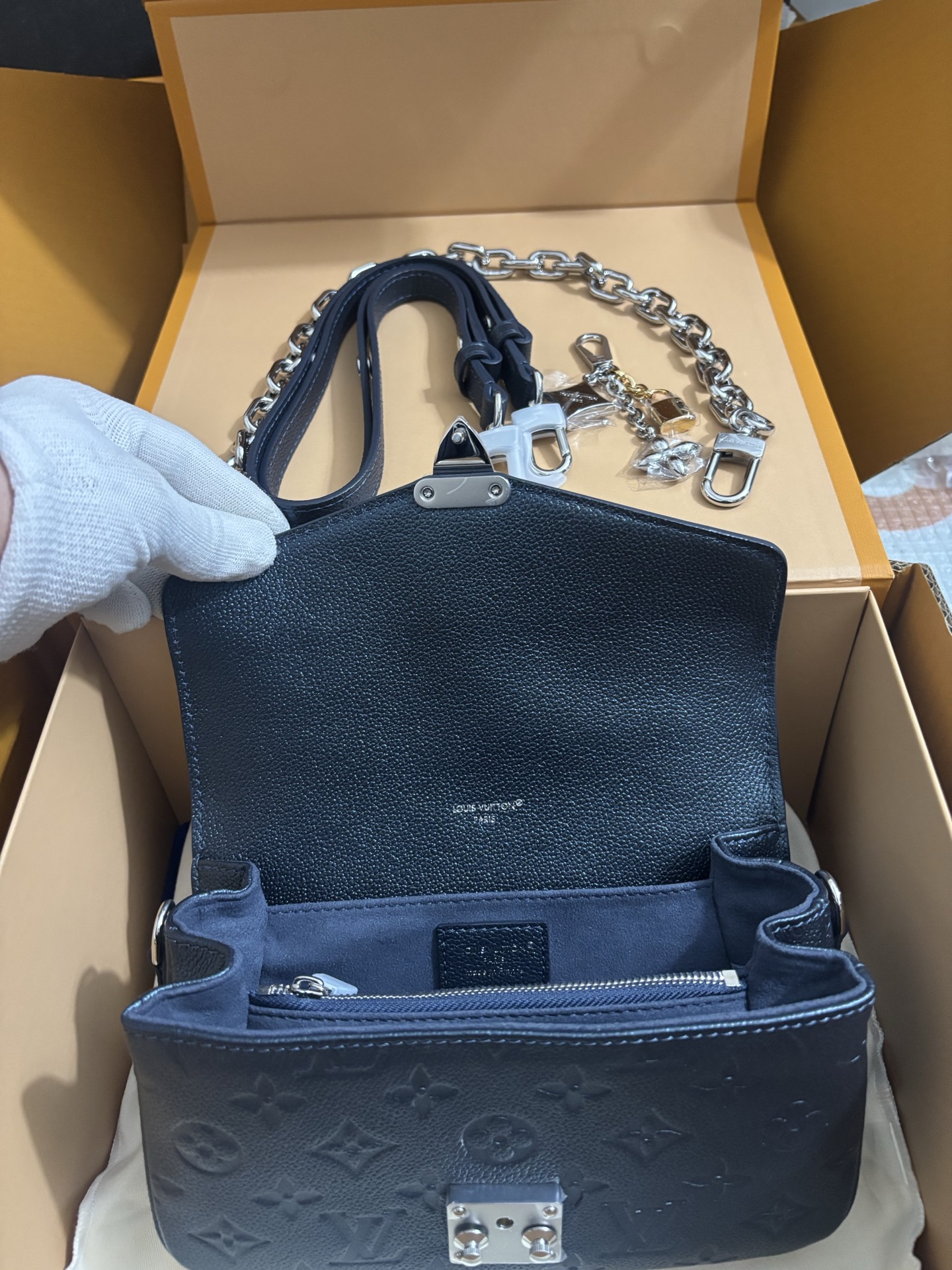 Louis Vuitton Pochette Métis East West