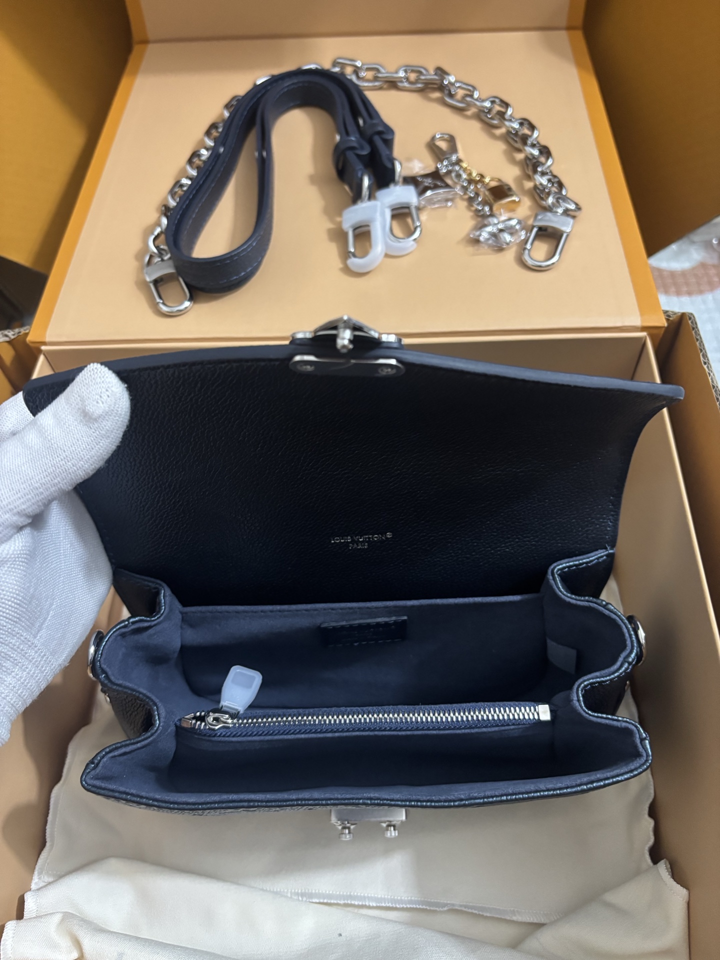 Louis Vuitton Pochette Métis East West