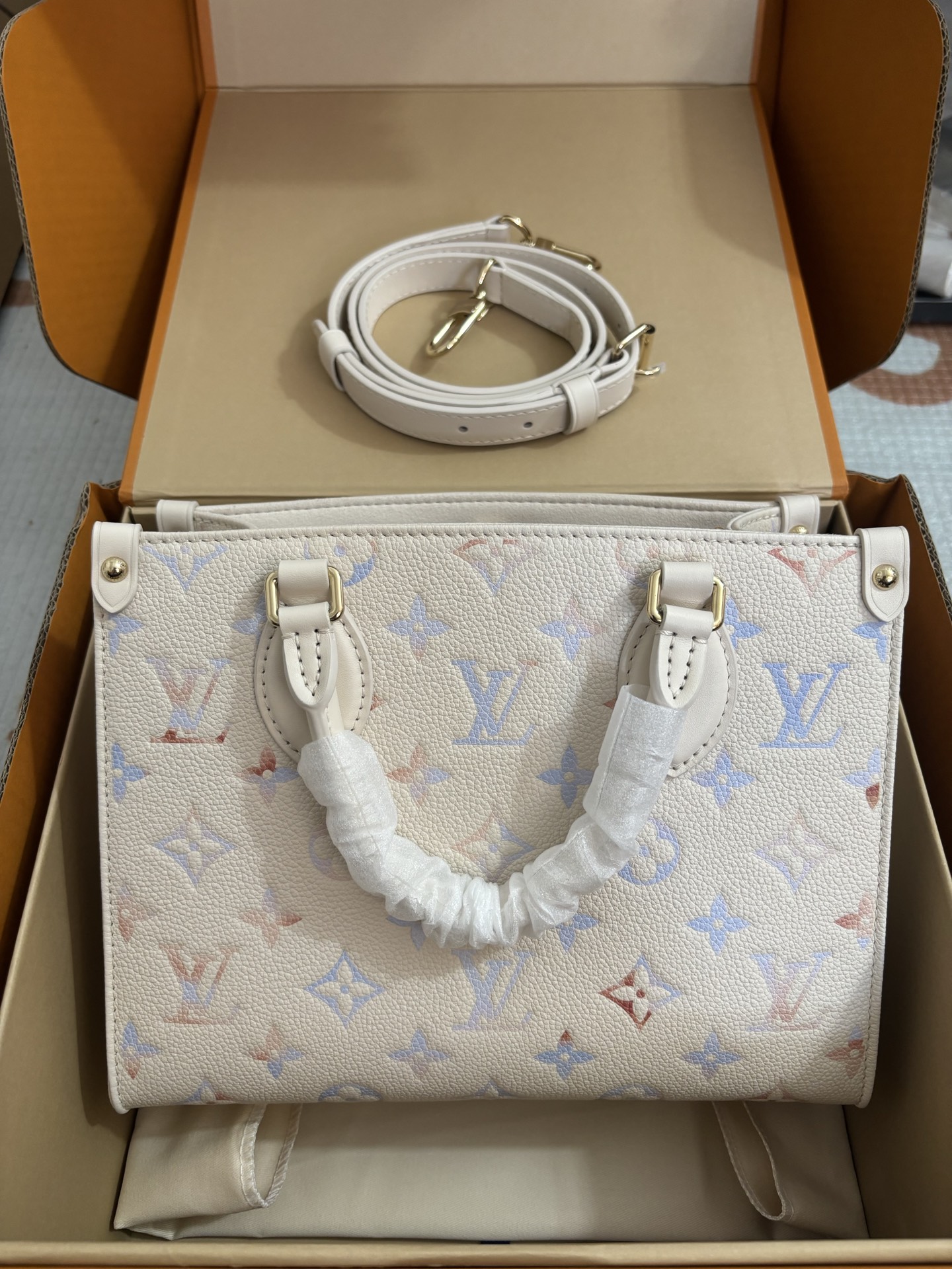 Louis Vuitton Onthego Small Handbag