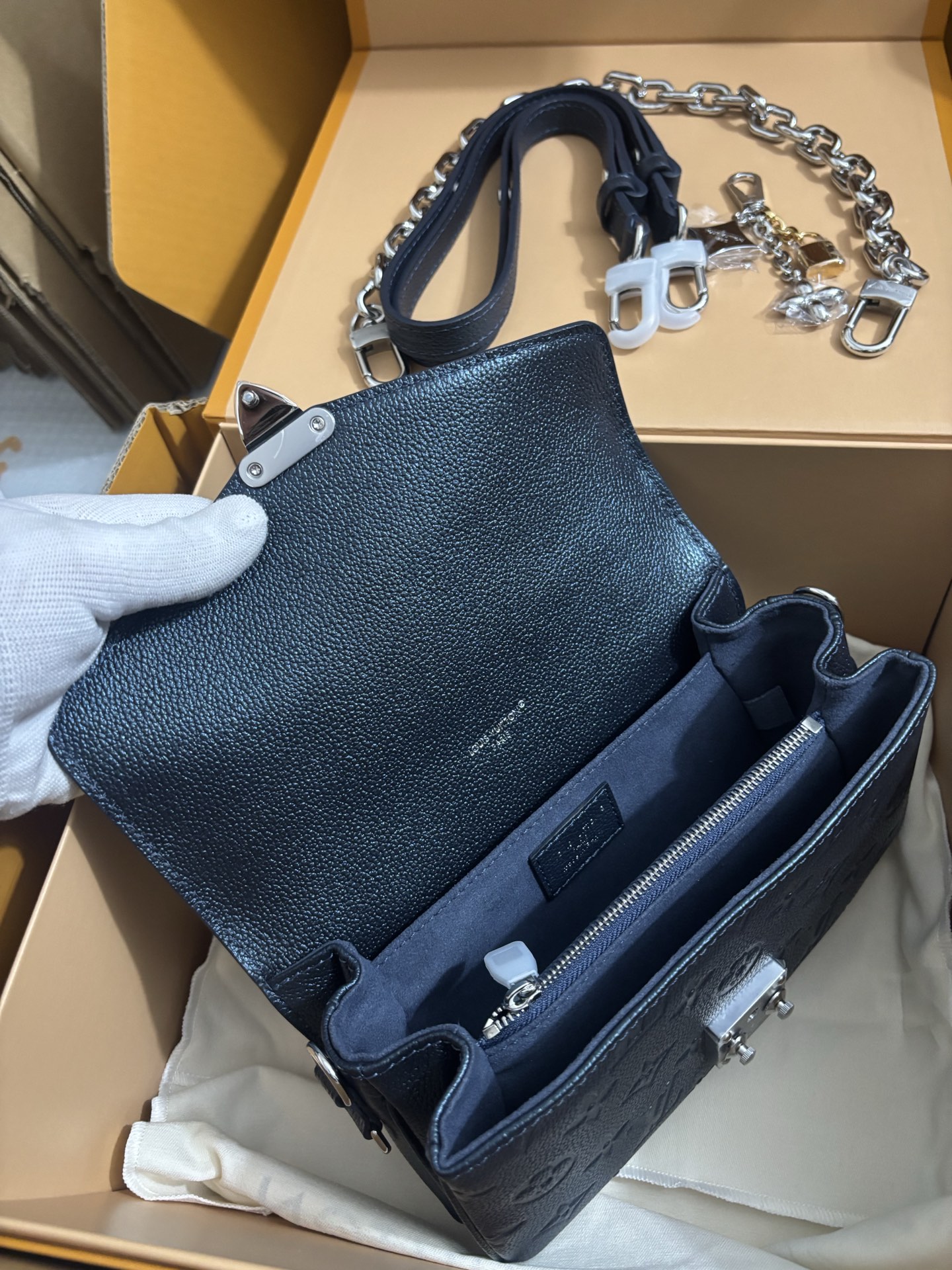 Louis Vuitton Pochette Métis East West