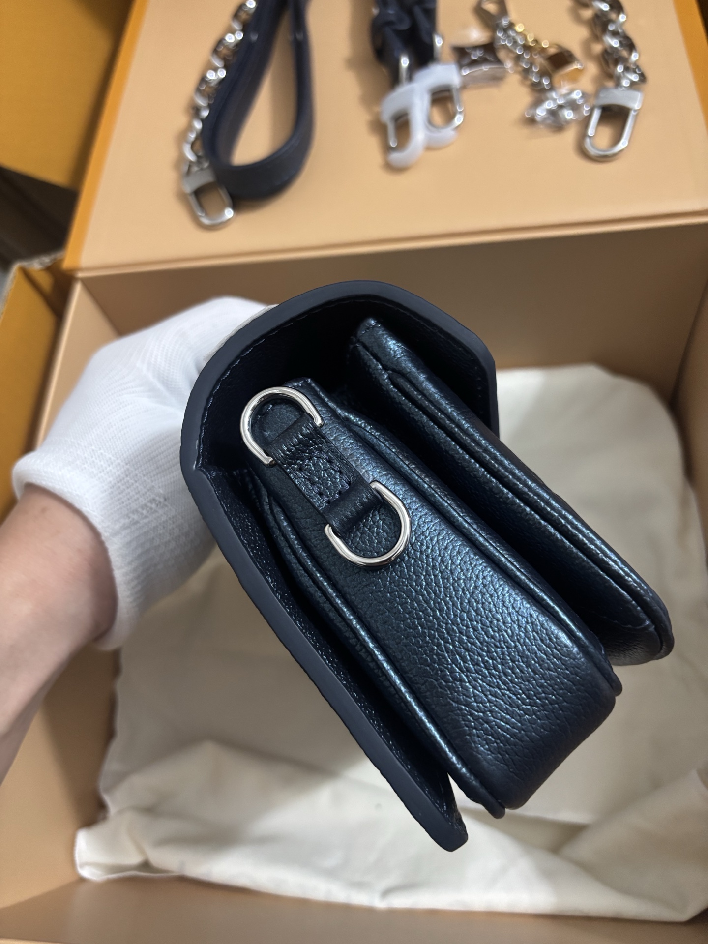 Louis Vuitton Pochette Métis East West