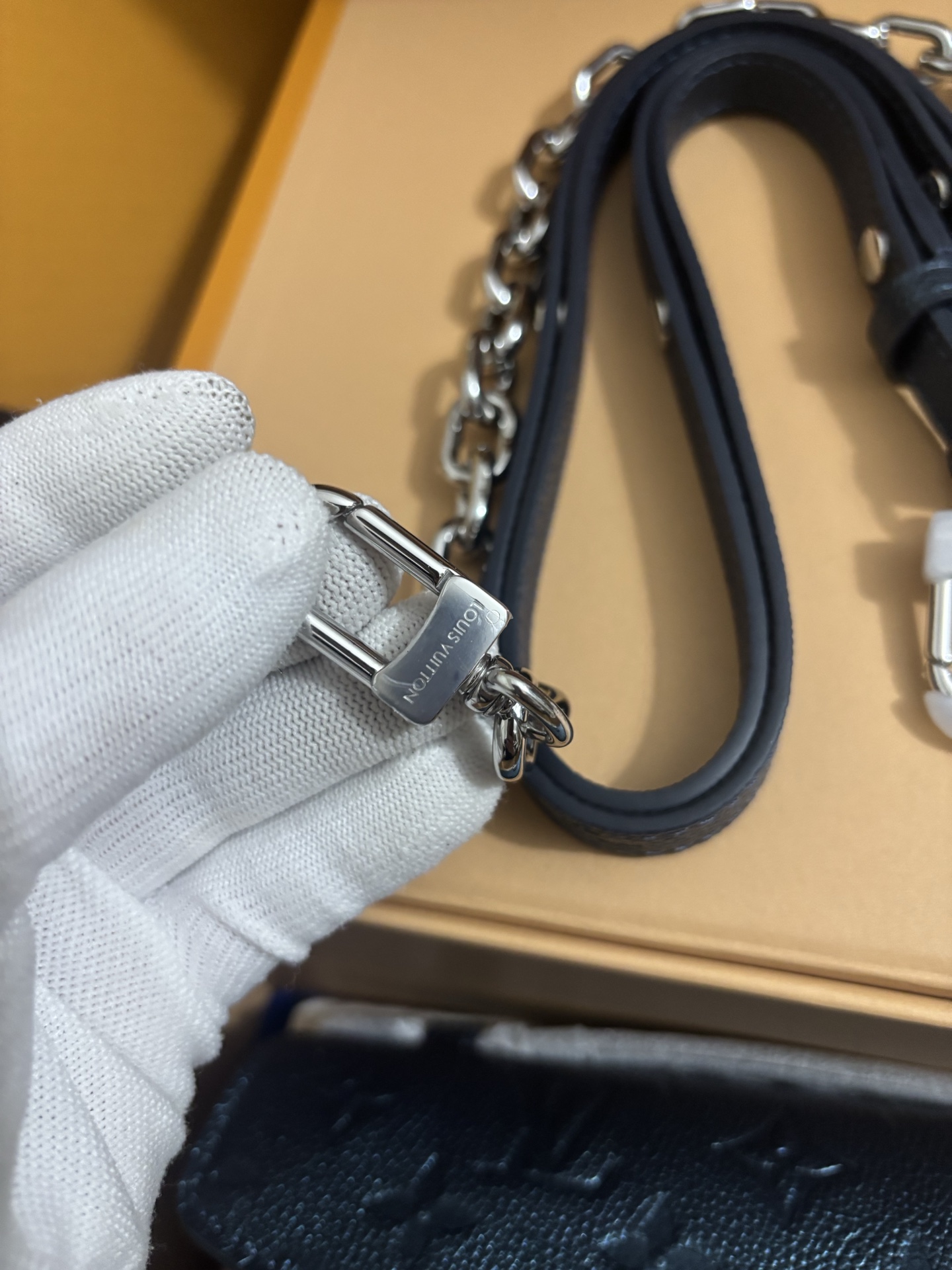 Louis Vuitton Pochette Métis East West