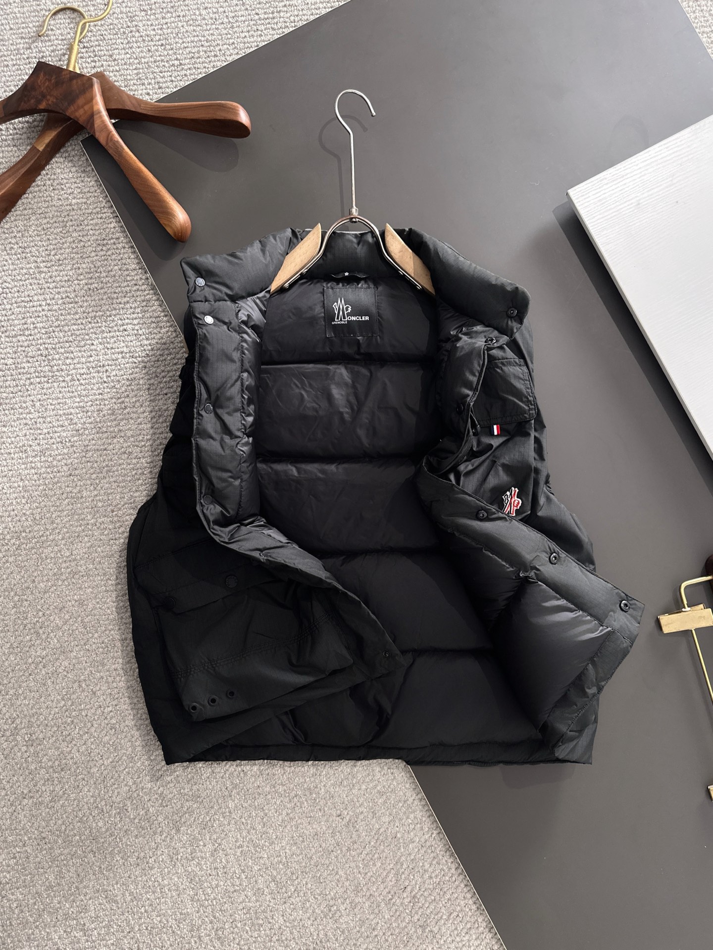 𝗠𝗼𝗻𝗰𝗲𝗿 Multi-Pocket Down Vest