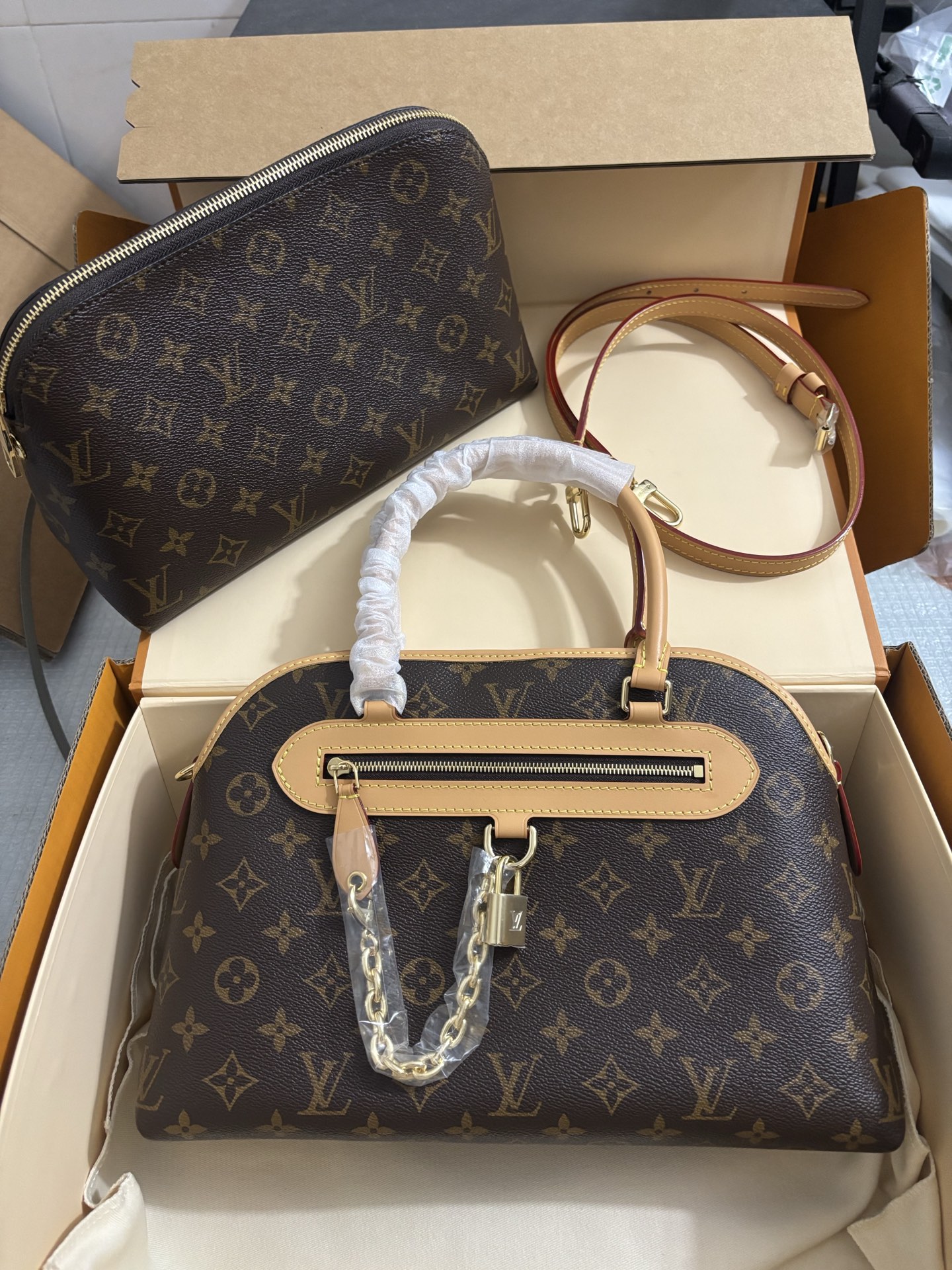 Louis Vuitton New Large Shell Ever More