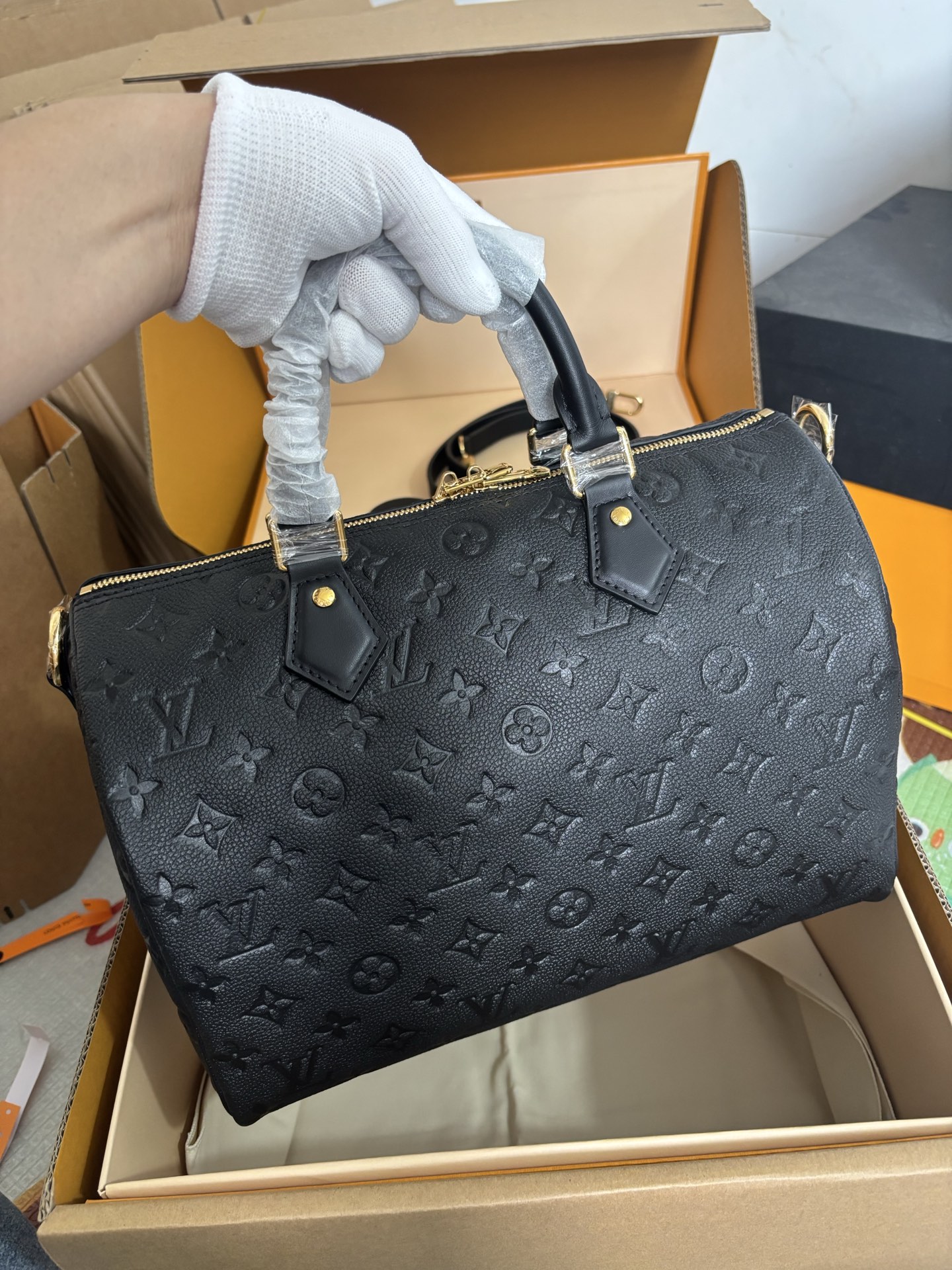 Louis Vuitton SPEEDY SOFT 30 Handbag