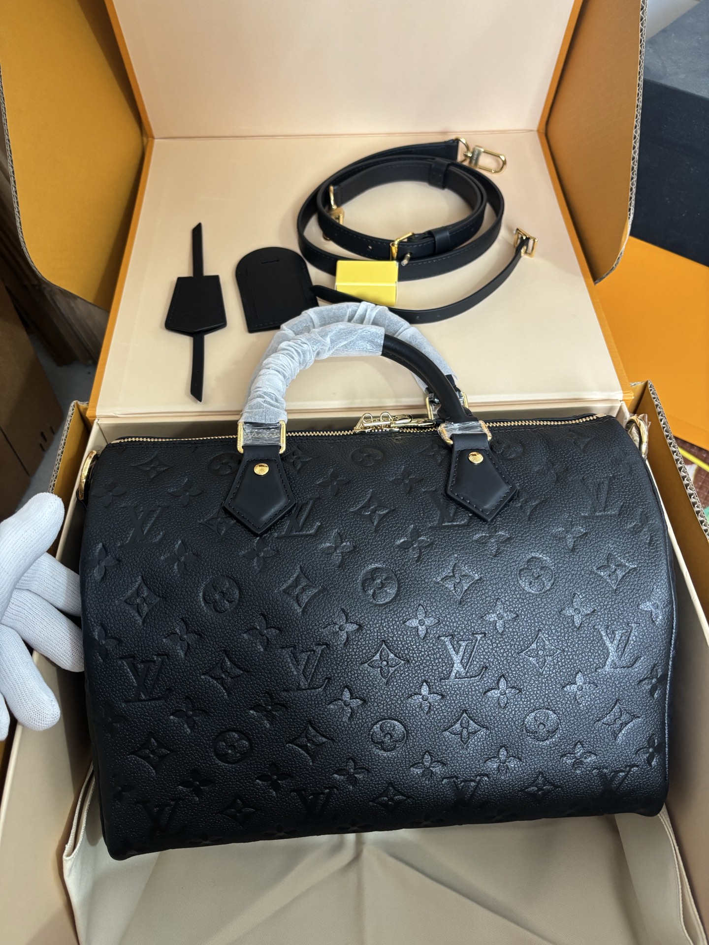 Louis Vuitton SPEEDY SOFT 30 Handbag