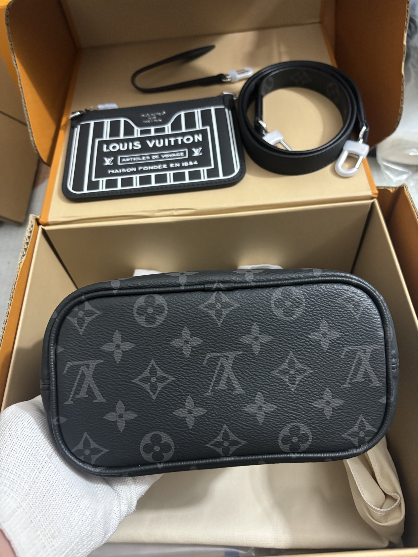 Louis Vuitton Neverfull Bandoulière Inside Out BB handbag