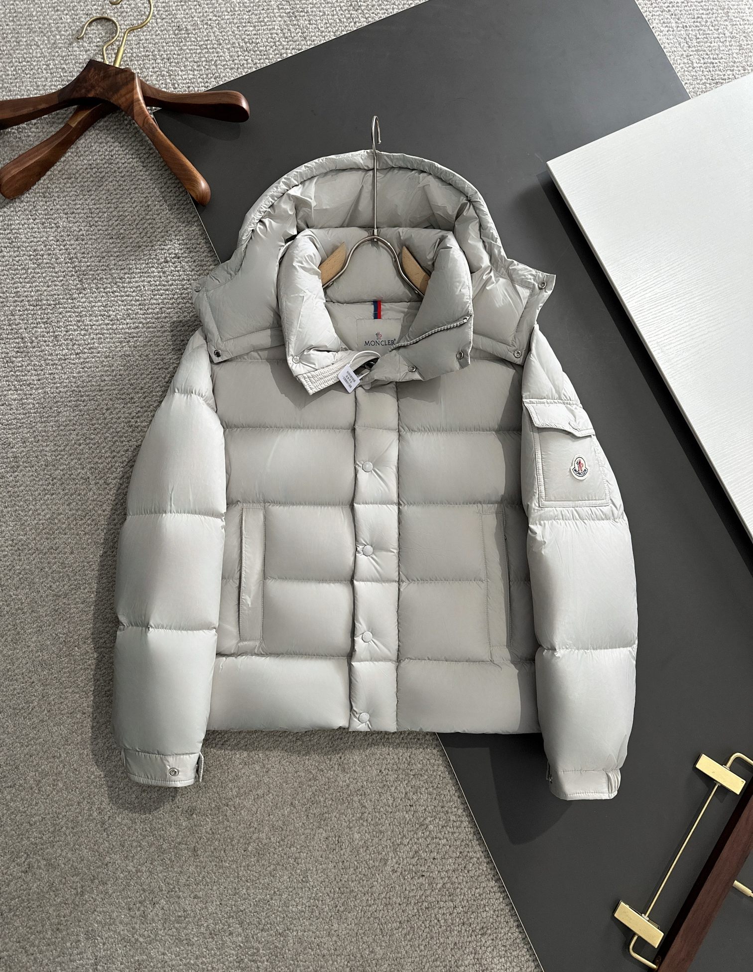 𝗠𝗼𝗻𝗰𝗲𝗿  Matte Maya Short Down Jacket