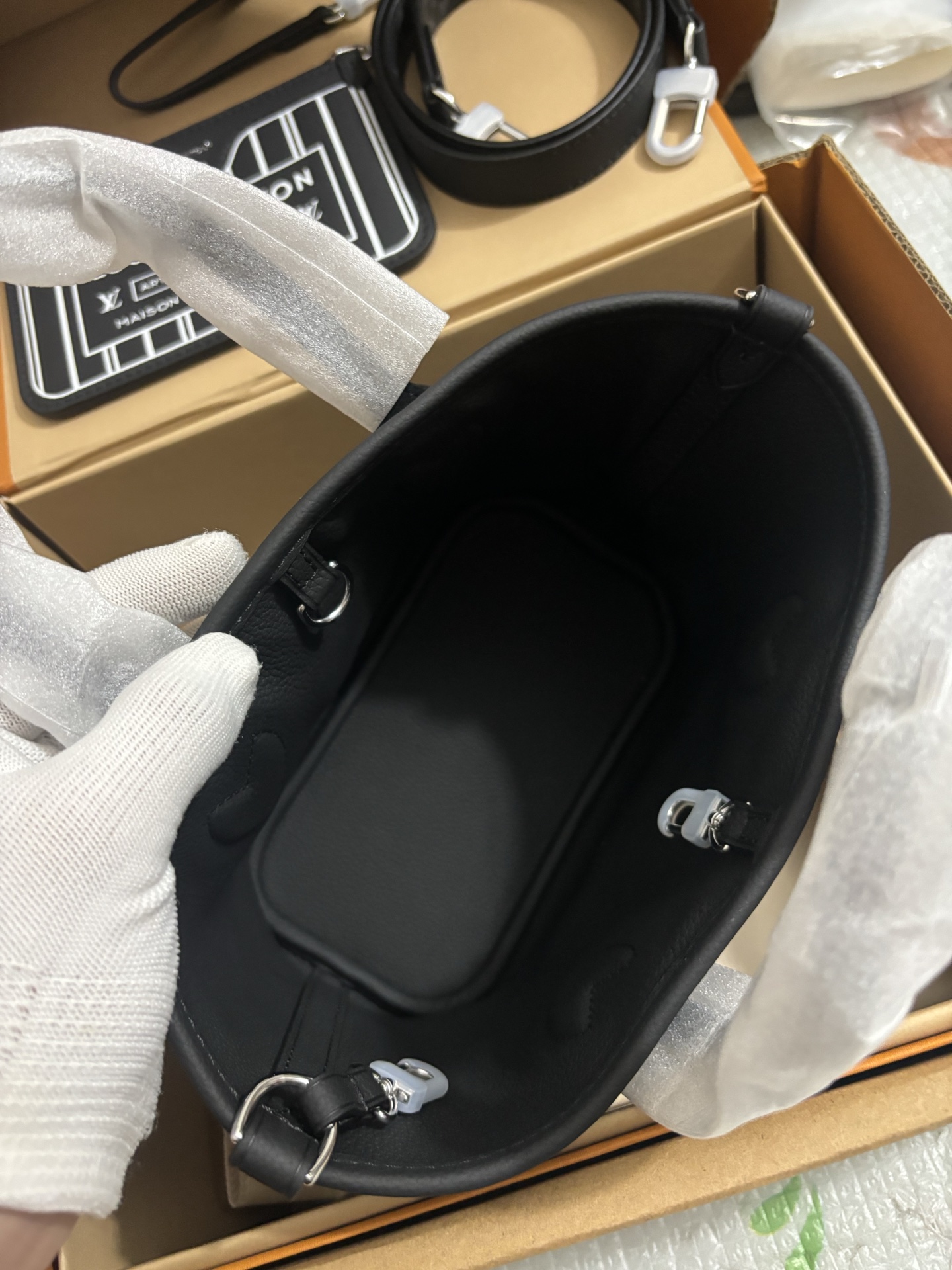 Louis Vuitton Neverfull Bandoulière Inside Out BB handbag