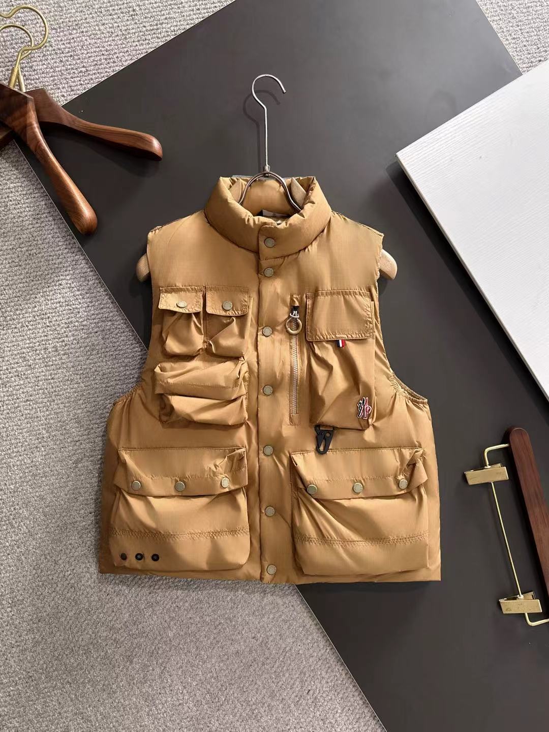 𝗠𝗼𝗻𝗰𝗲𝗿 Multi-Pocket Down Vest