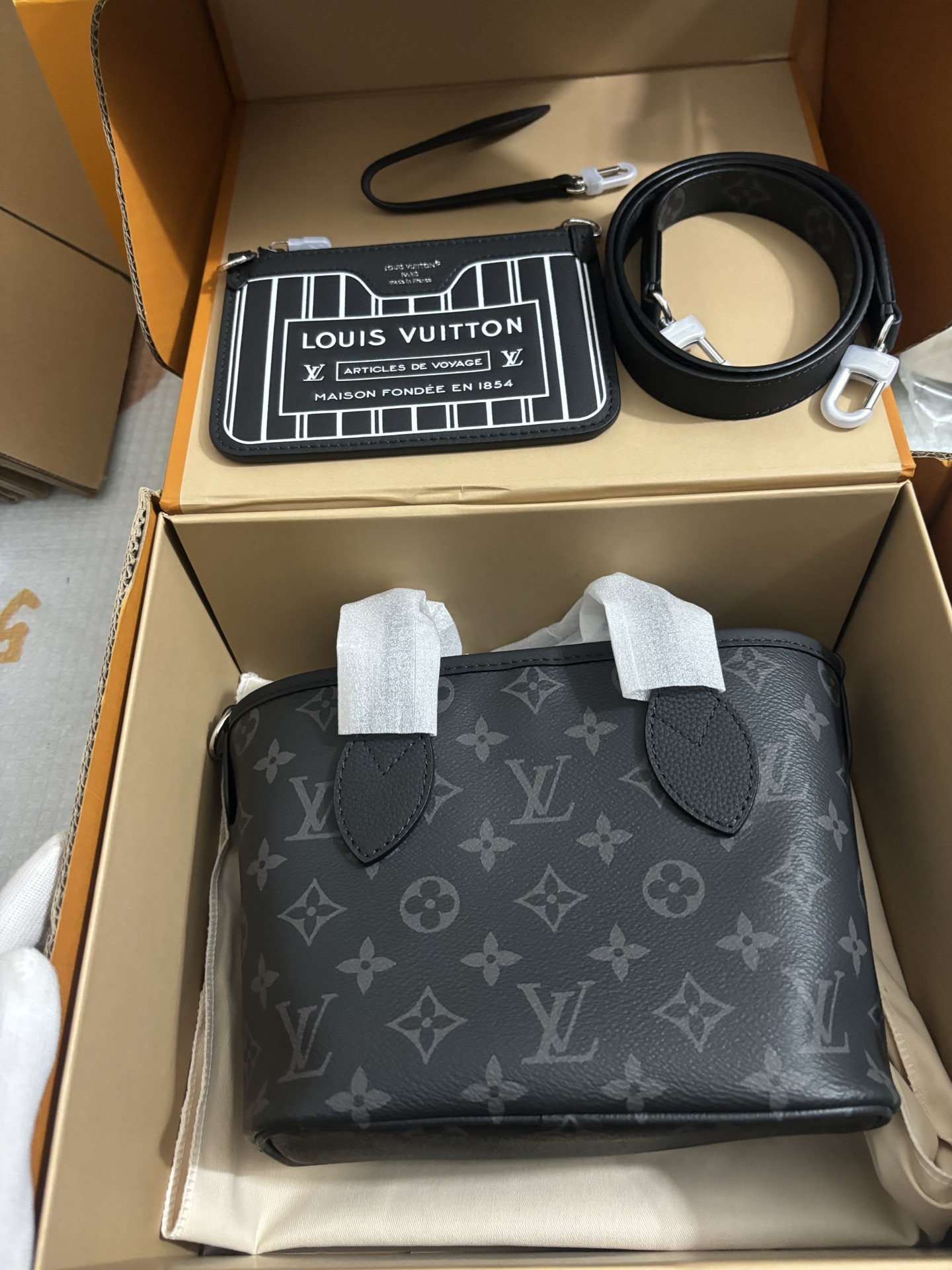 Louis Vuitton Neverfull Bandoulière Inside Out BB handbag