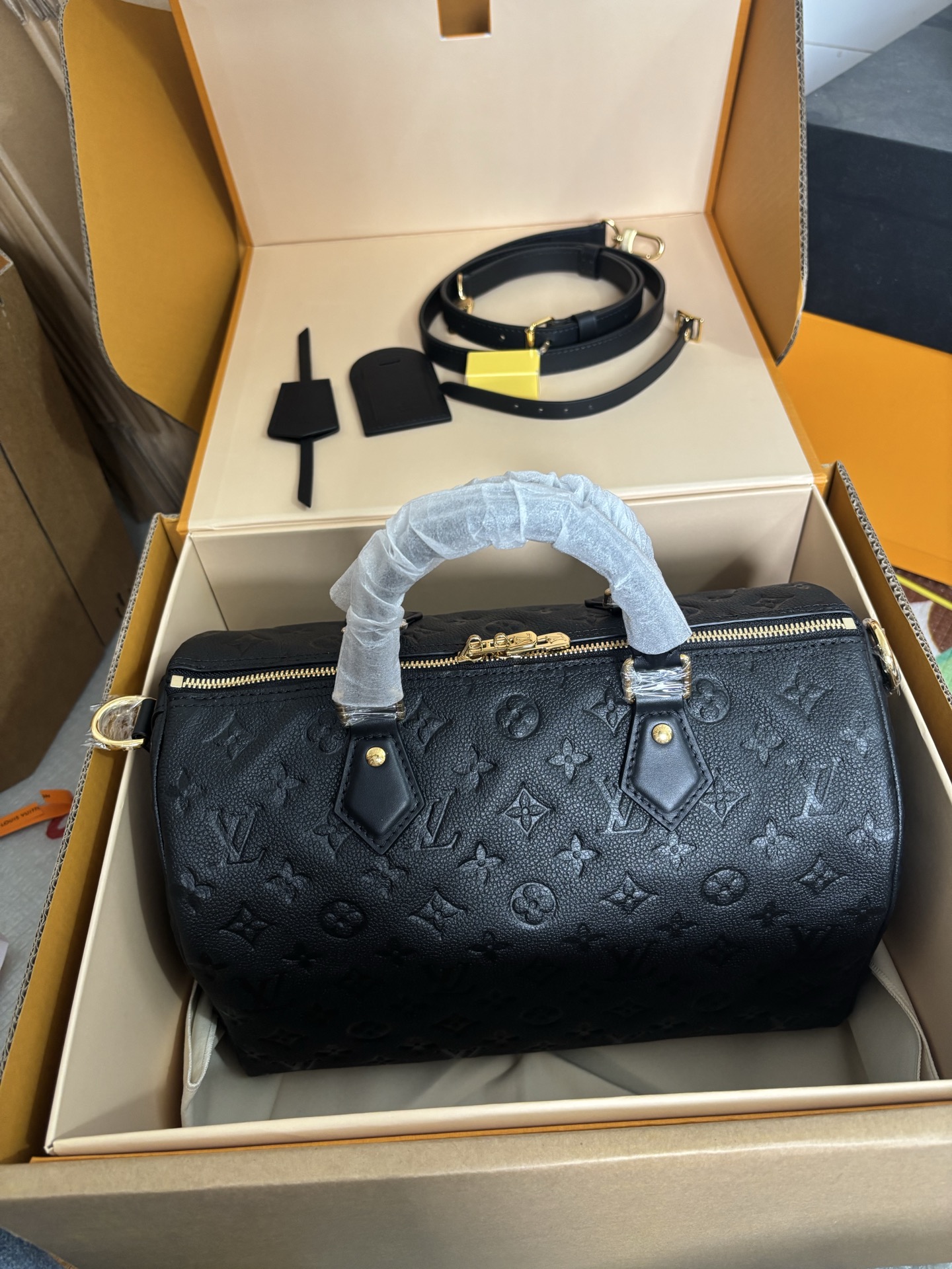 Louis Vuitton SPEEDY SOFT 30 Handbag