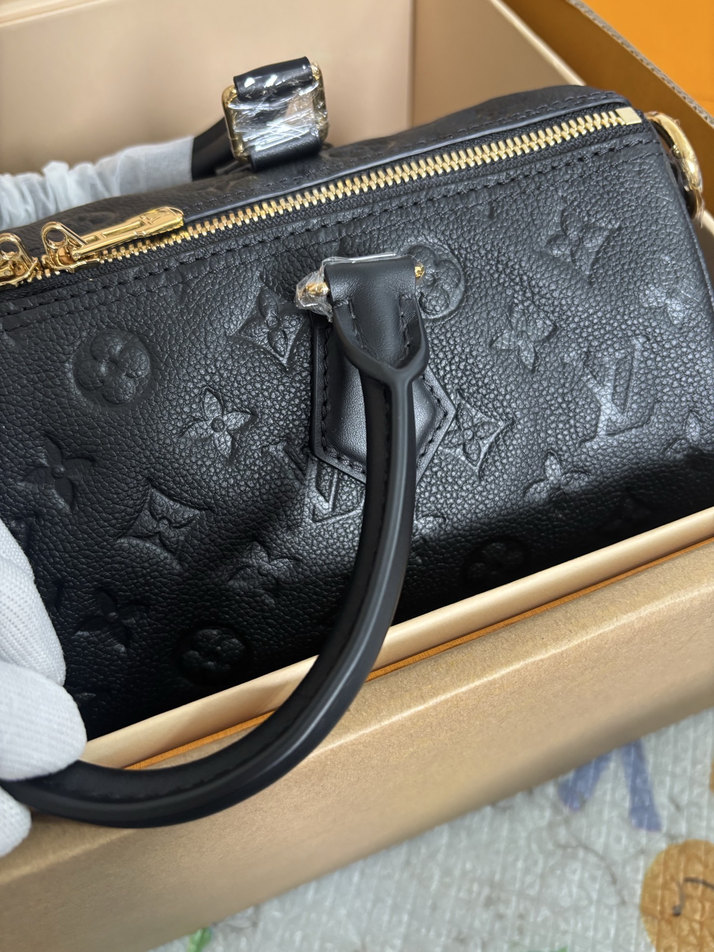 Louis Vuitton SPEEDY SOFT 30 Handbag
