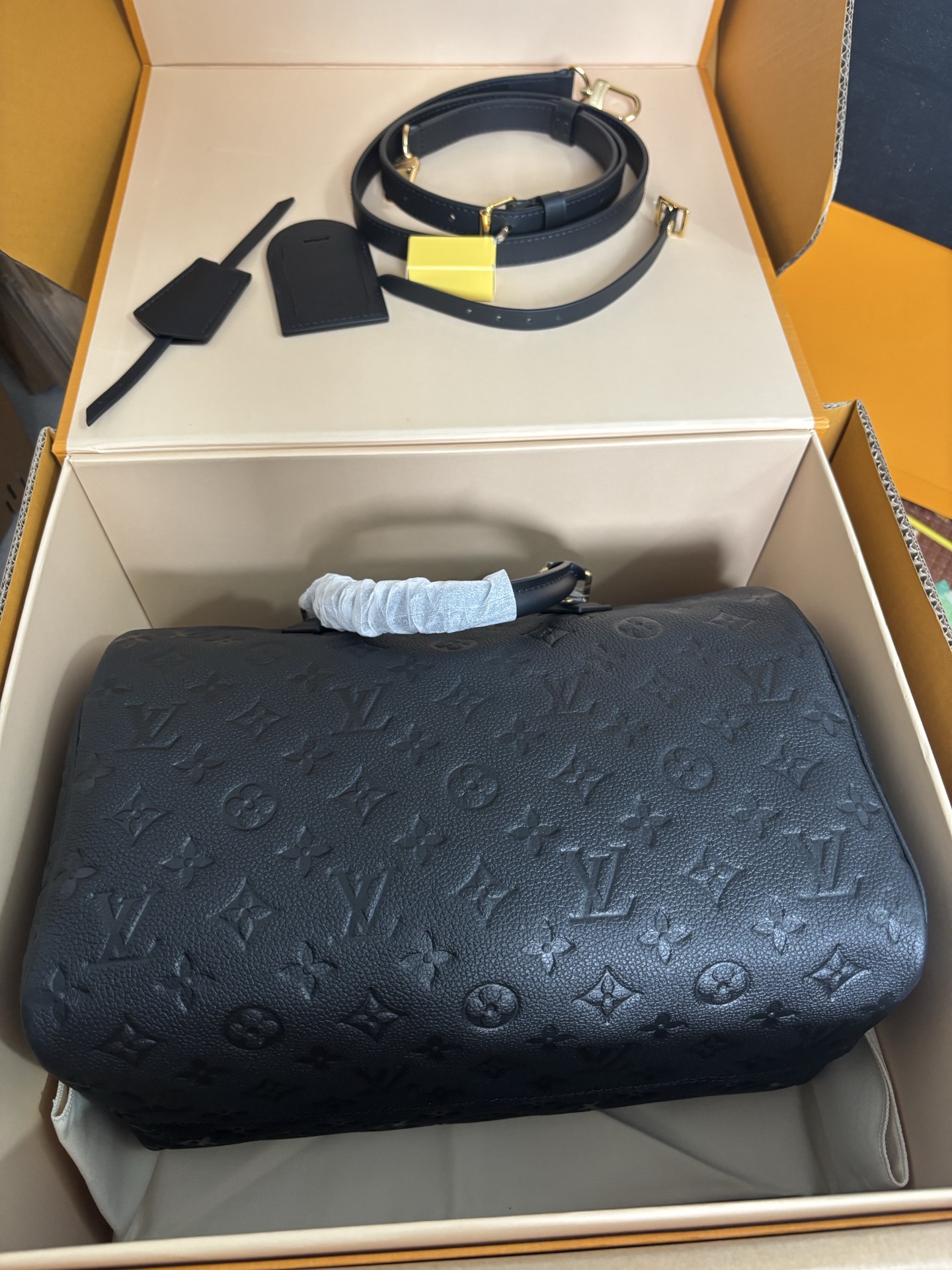 Louis Vuitton SPEEDY SOFT 30 Handbag