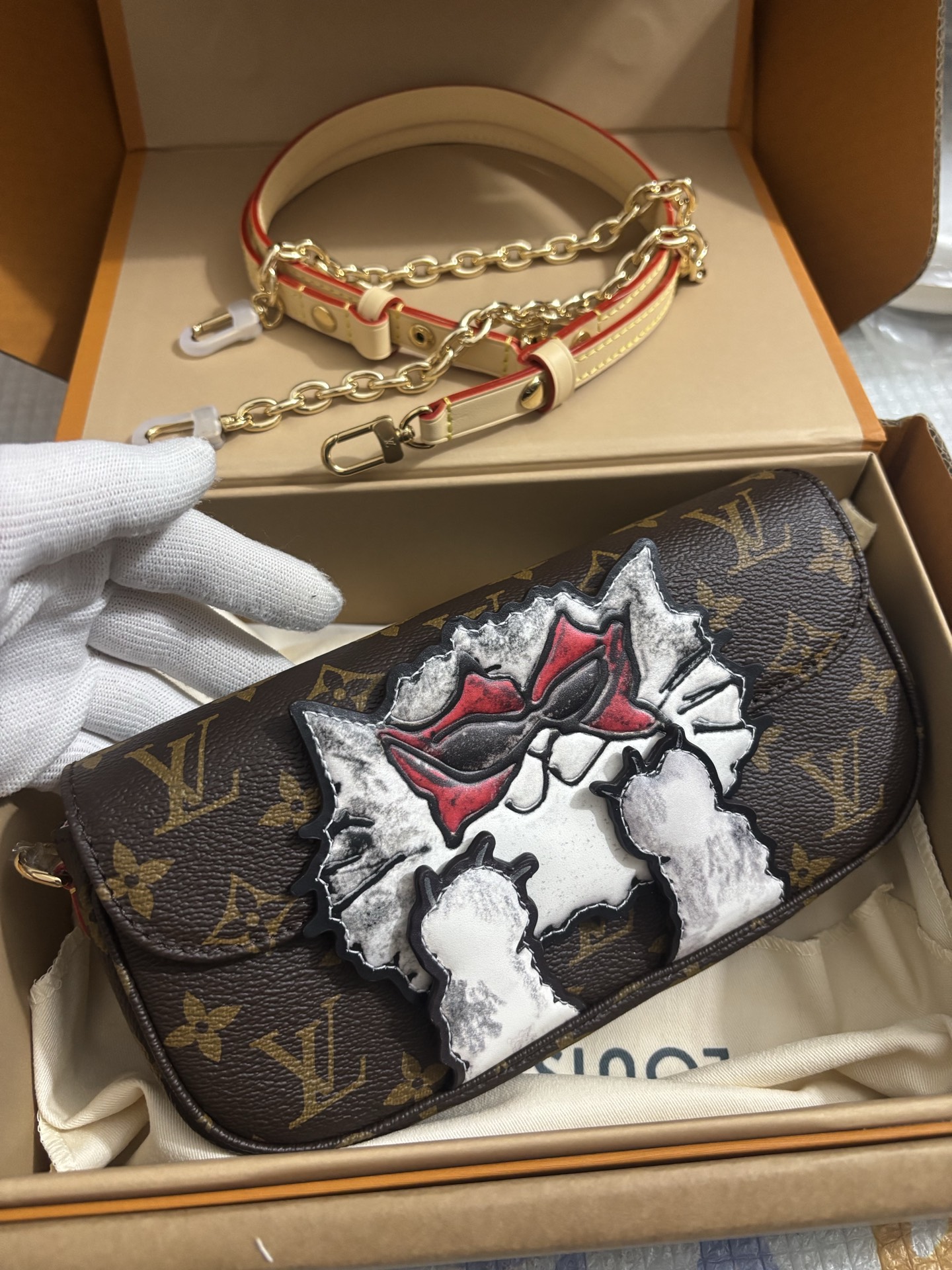Louis Vuitton Wallet On Chain Ivy cat handbag