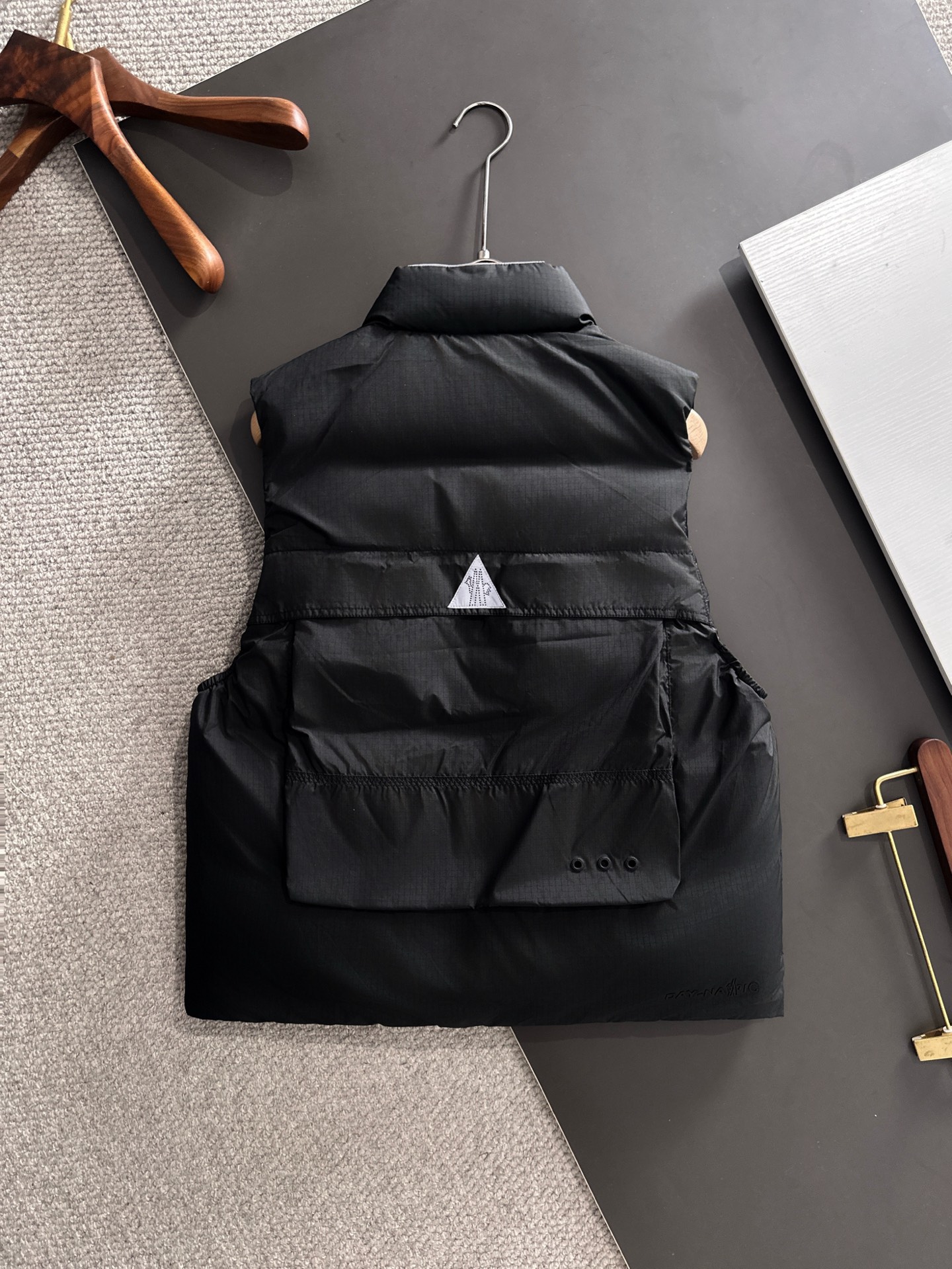 𝗠𝗼𝗻𝗰𝗲𝗿 Multi-Pocket Down Vest