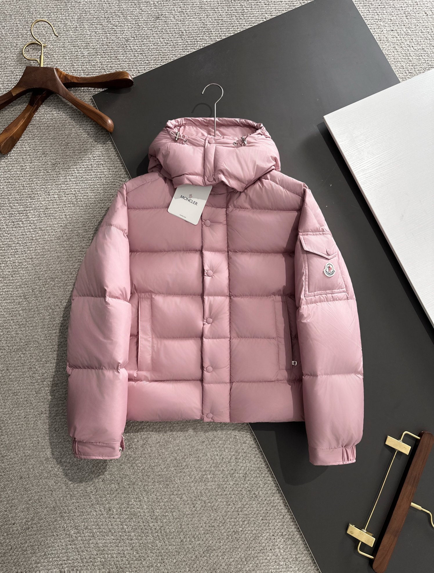 𝗠𝗼𝗻𝗰𝗲𝗿  Matte Maya Short Down Jacket