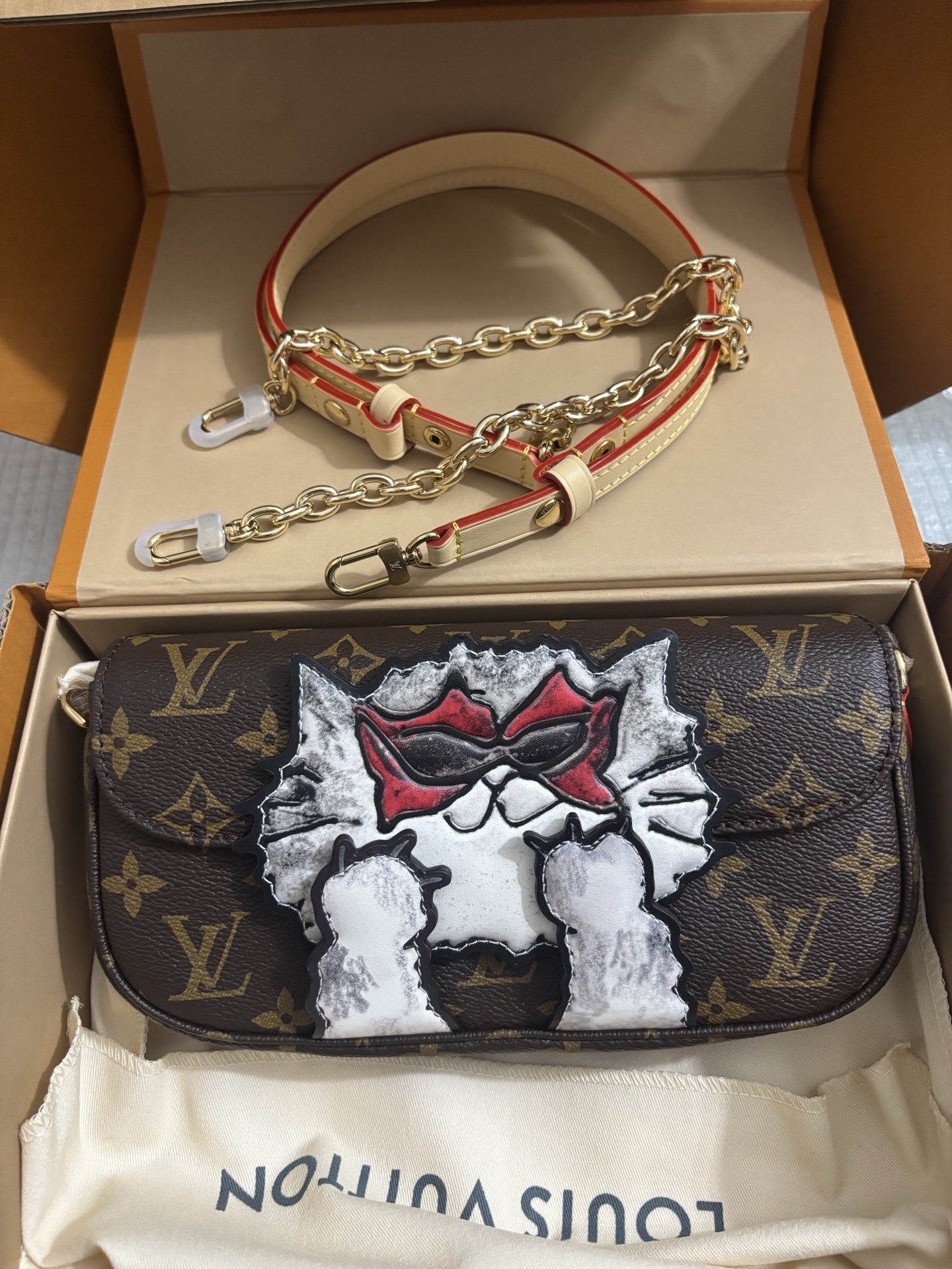 Louis Vuitton Wallet On Chain Ivy cat handbag