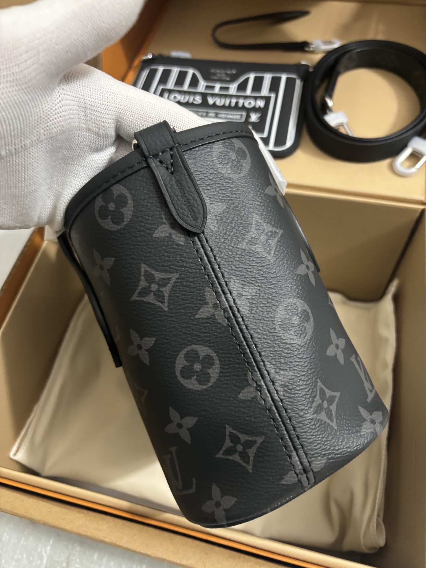 Louis Vuitton Neverfull Bandoulière Inside Out BB handbag