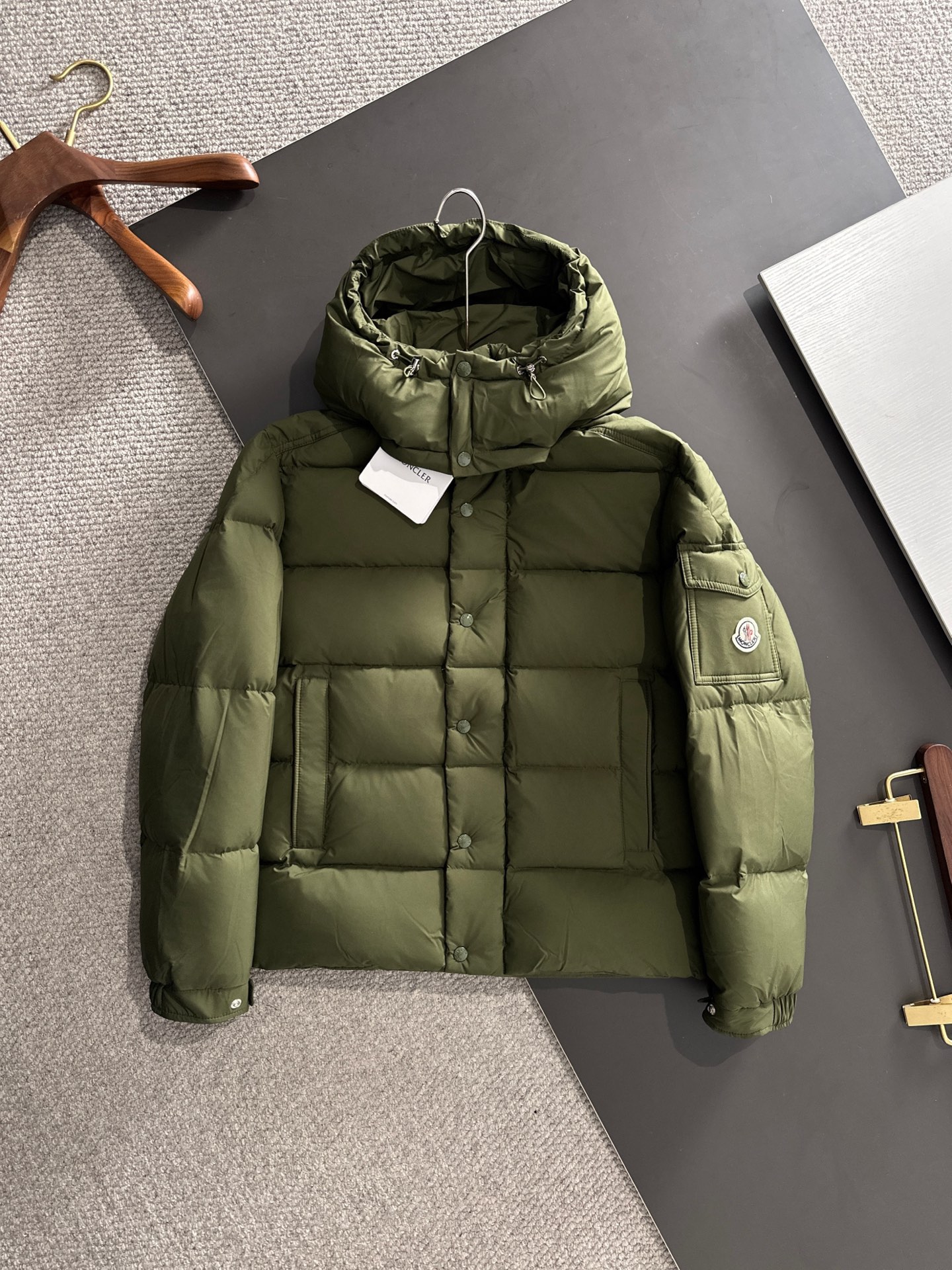 𝗠𝗼𝗻𝗰𝗲𝗿  Matte Maya Short Down Jacket