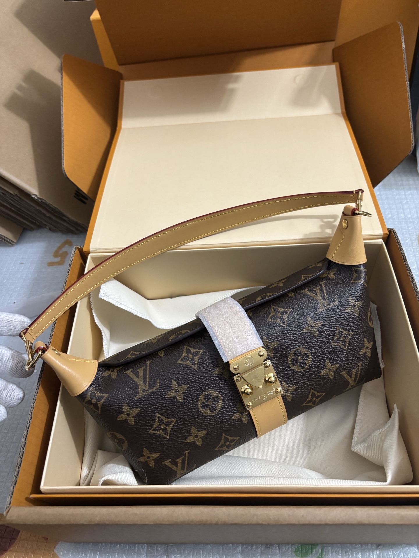 Louis Vuitton Pochette Mia Shoulder Bag