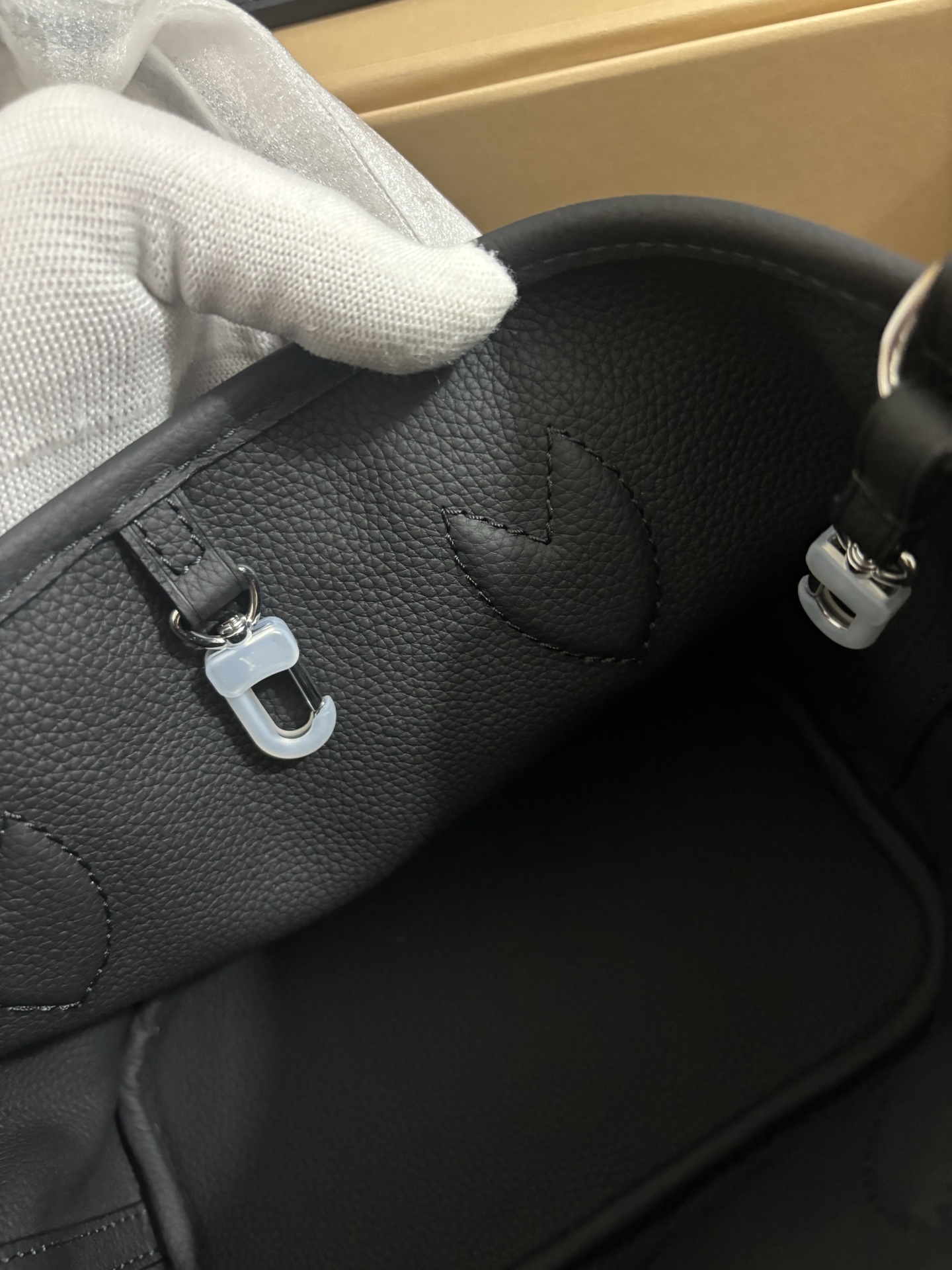 Louis Vuitton Neverfull Bandoulière Inside Out BB handbag