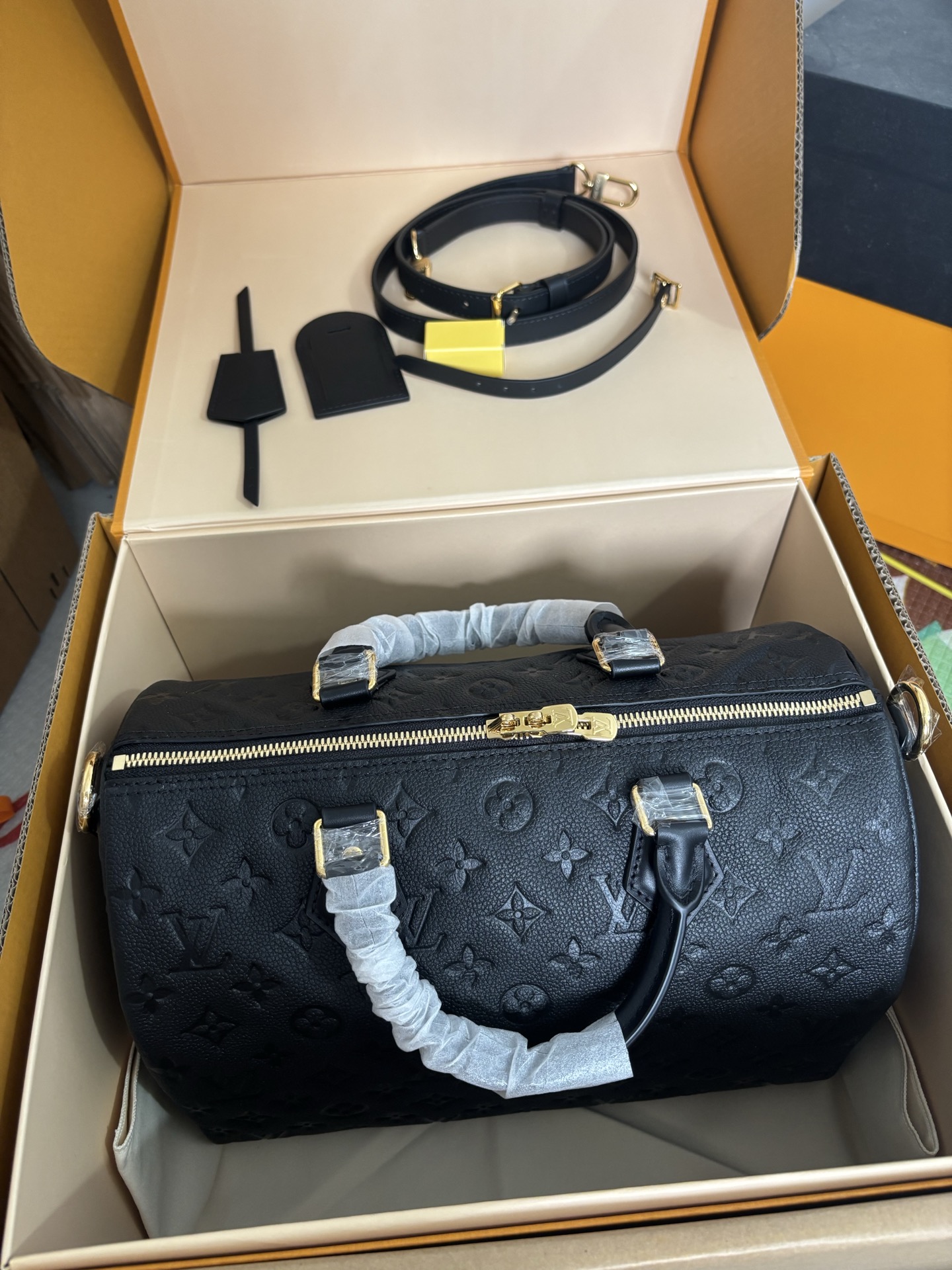 Louis Vuitton SPEEDY SOFT 30 Handbag