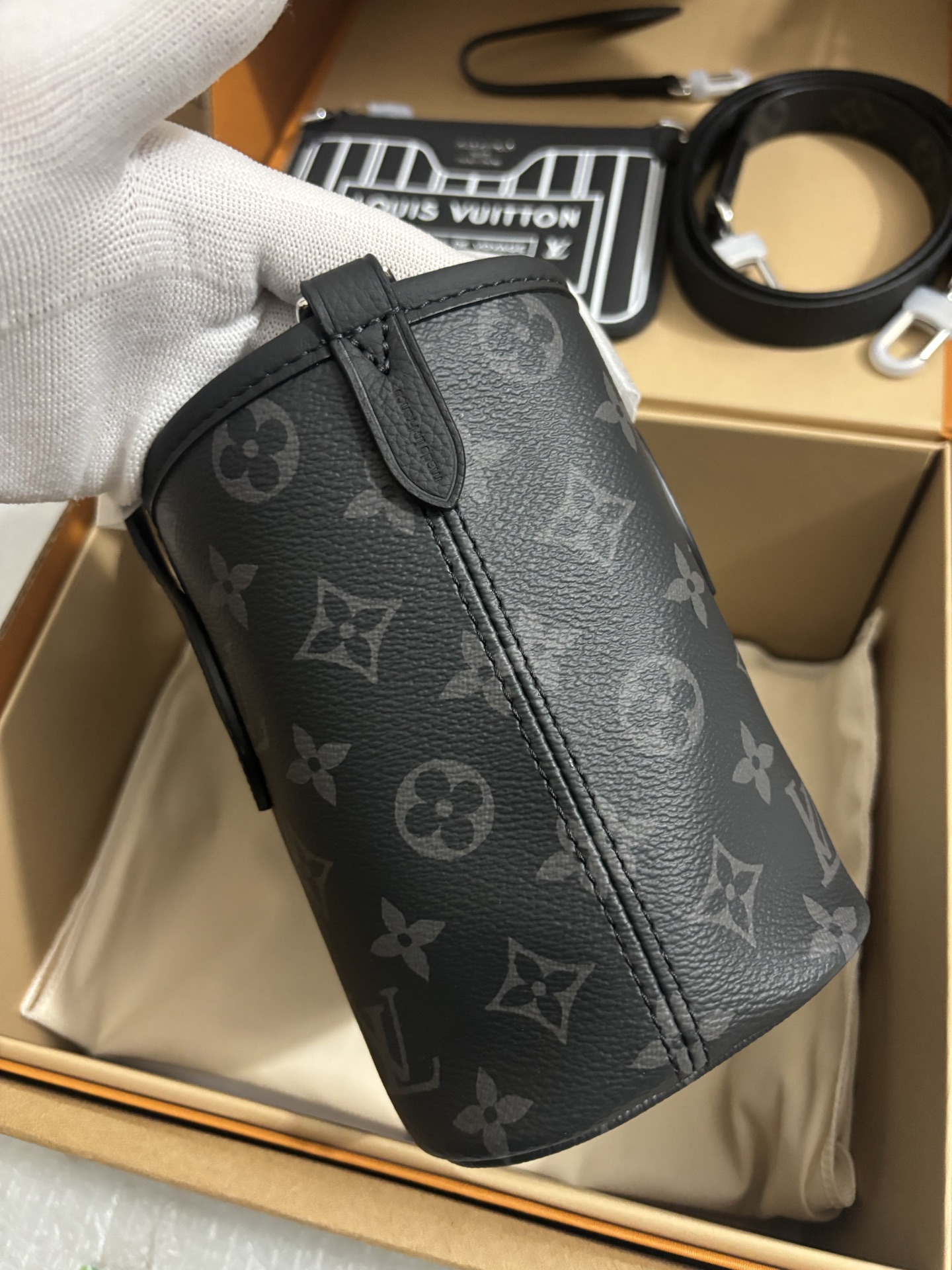 Louis Vuitton Neverfull Bandoulière Inside Out BB handbag
