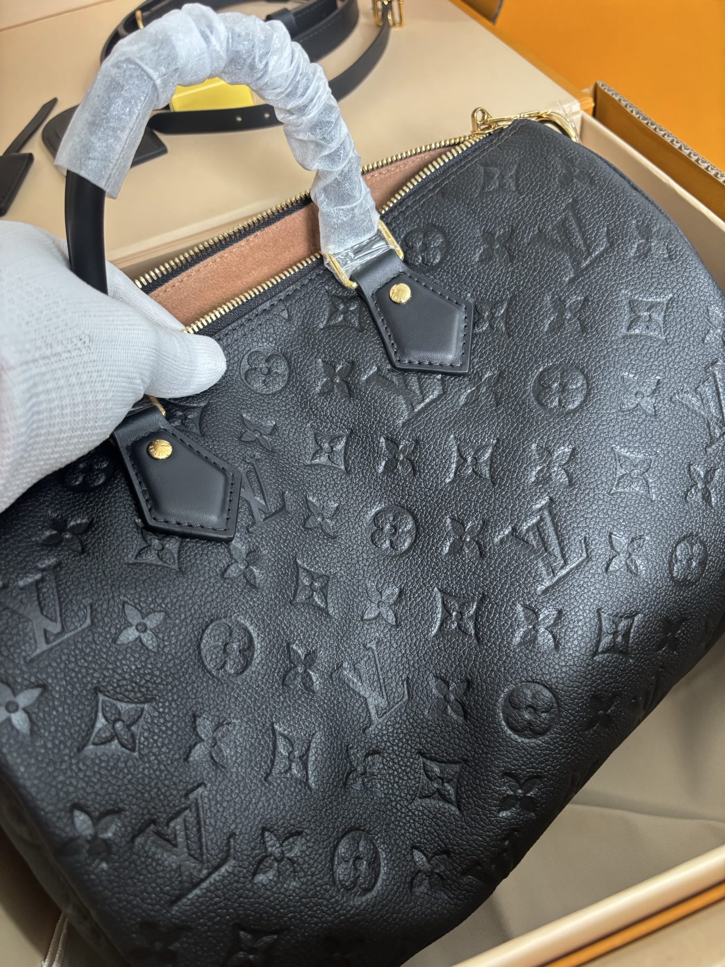 Louis Vuitton SPEEDY SOFT 30 Handbag