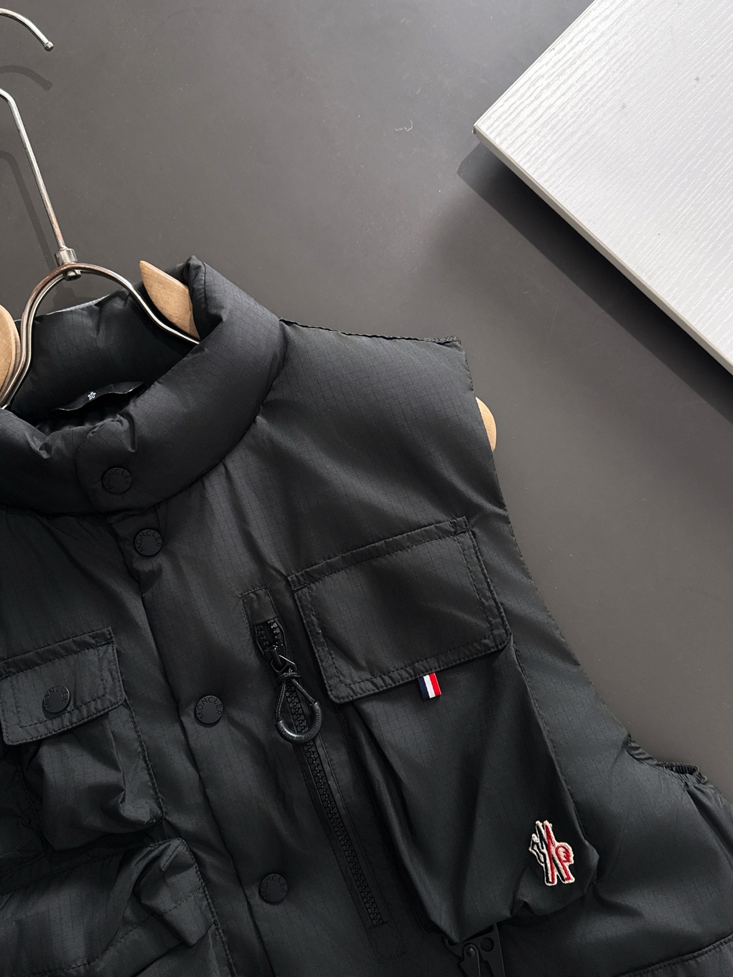 𝗠𝗼𝗻𝗰𝗲𝗿 Multi-Pocket Down Vest