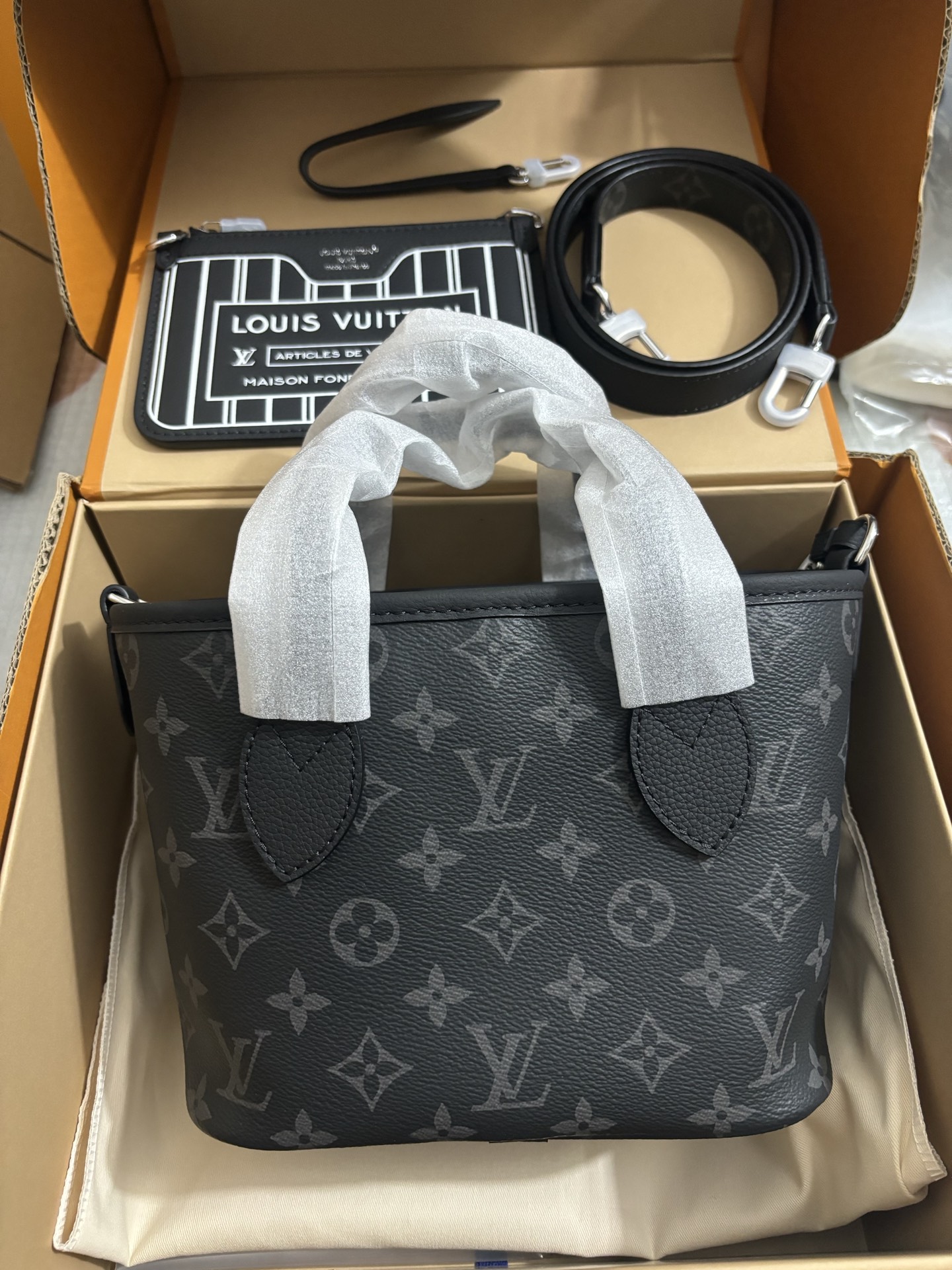 Louis Vuitton Neverfull Bandoulière Inside Out BB handbag