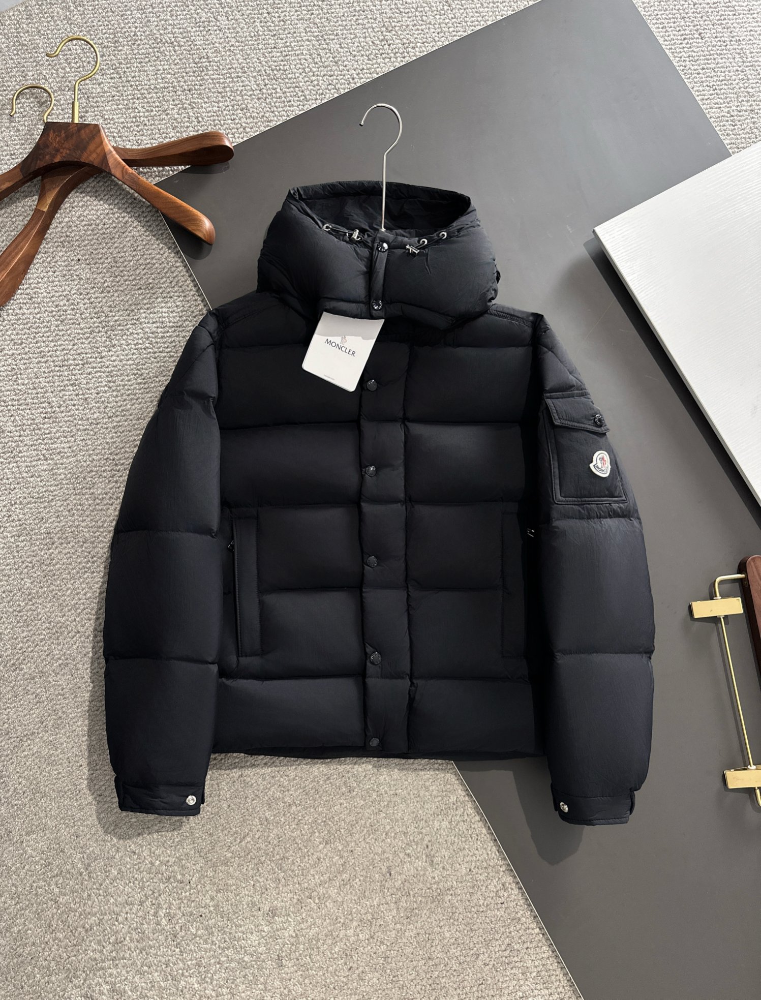 𝗠𝗼𝗻𝗰𝗲𝗿  Matte Maya Short Down Jacket