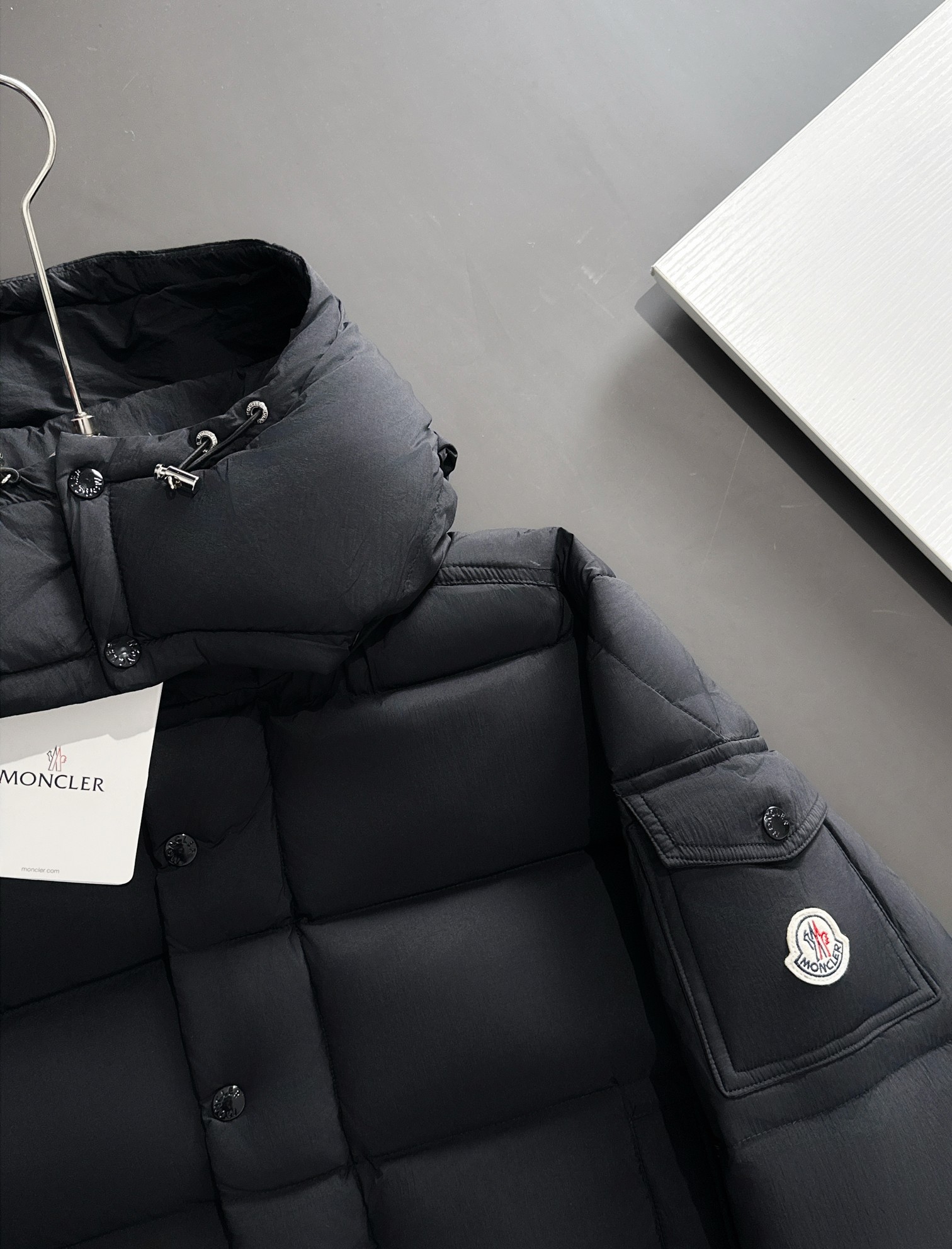 𝗠𝗼𝗻𝗰𝗲𝗿  Matte Maya Short Down Jacket