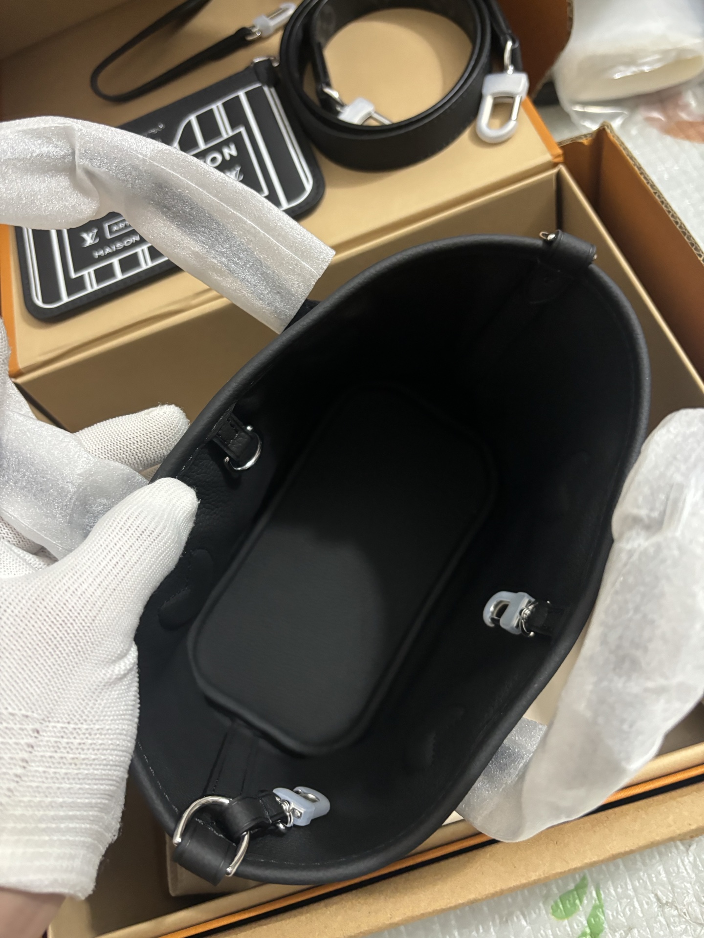 Louis Vuitton Neverfull Bandoulière Inside Out BB handbag