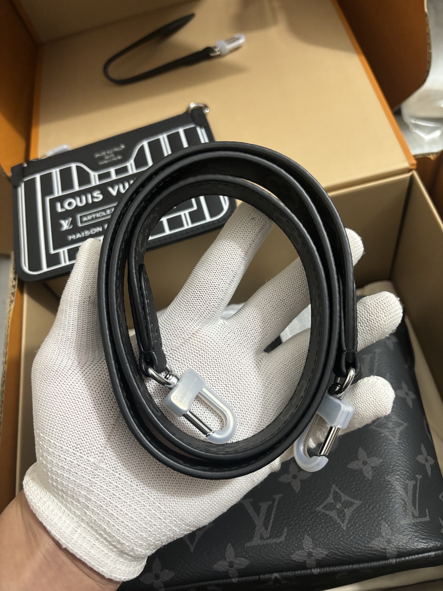 Louis Vuitton Neverfull Bandoulière Inside Out BB handbag