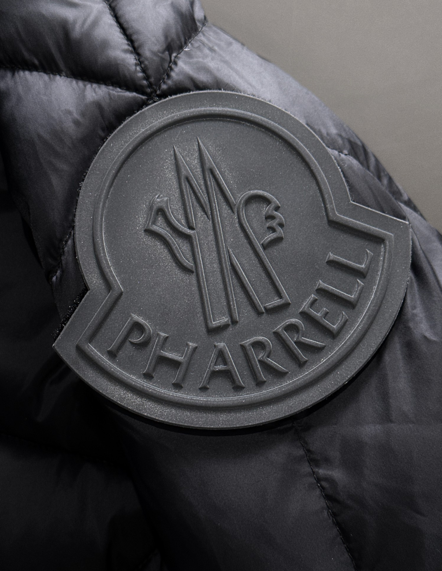 𝗠𝗼𝗻𝗰𝗲𝗿  Pharrell Williams Collaboration Short Down Jacket with Diamond-Cut Panels