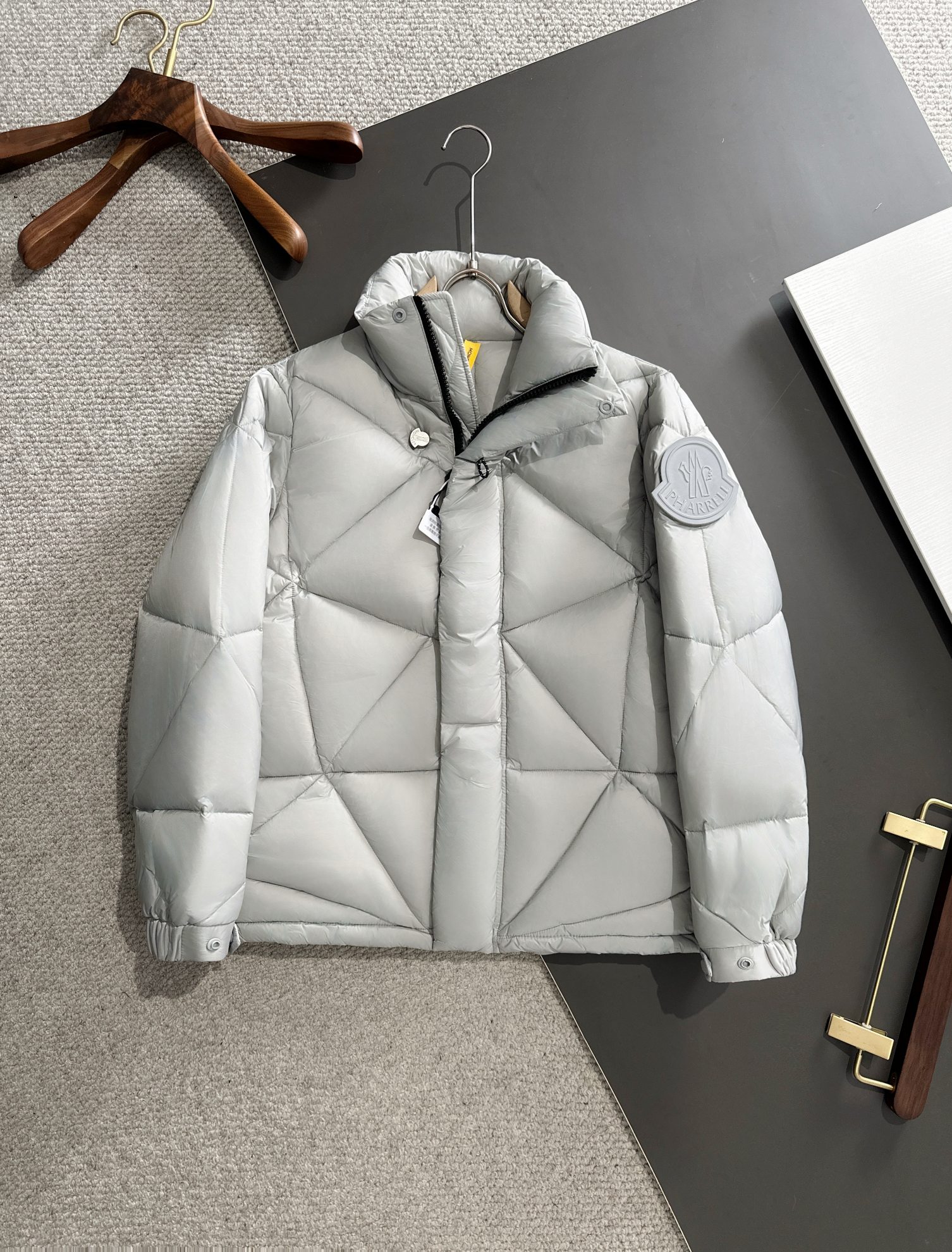 𝗠𝗼𝗻𝗰𝗲𝗿  Pharrell Williams Collaboration Short Down Jacket with Diamond-Cut Panels