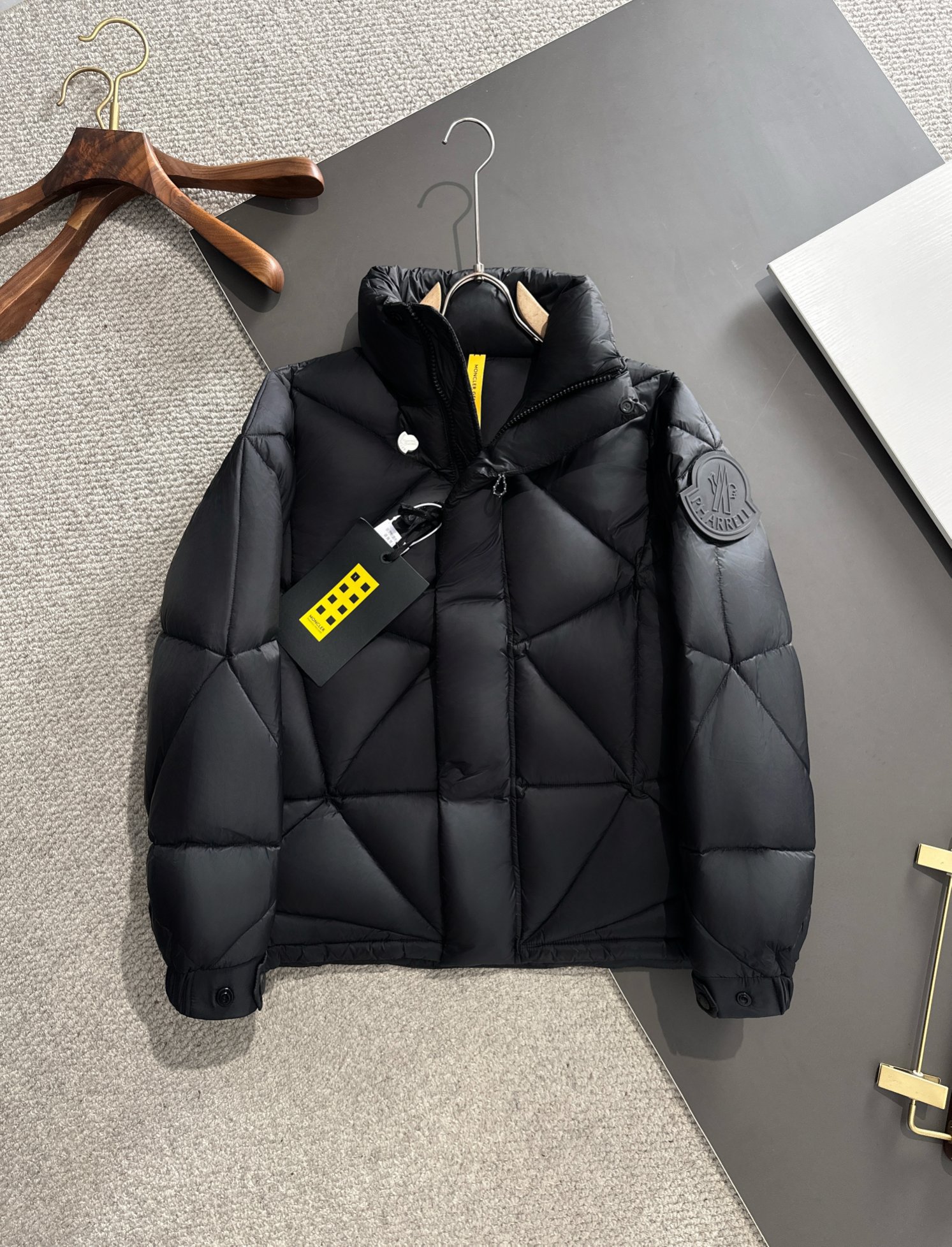 𝗠𝗼𝗻𝗰𝗲𝗿  Pharrell Williams Collaboration Short Down Jacket with Diamond-Cut Panels