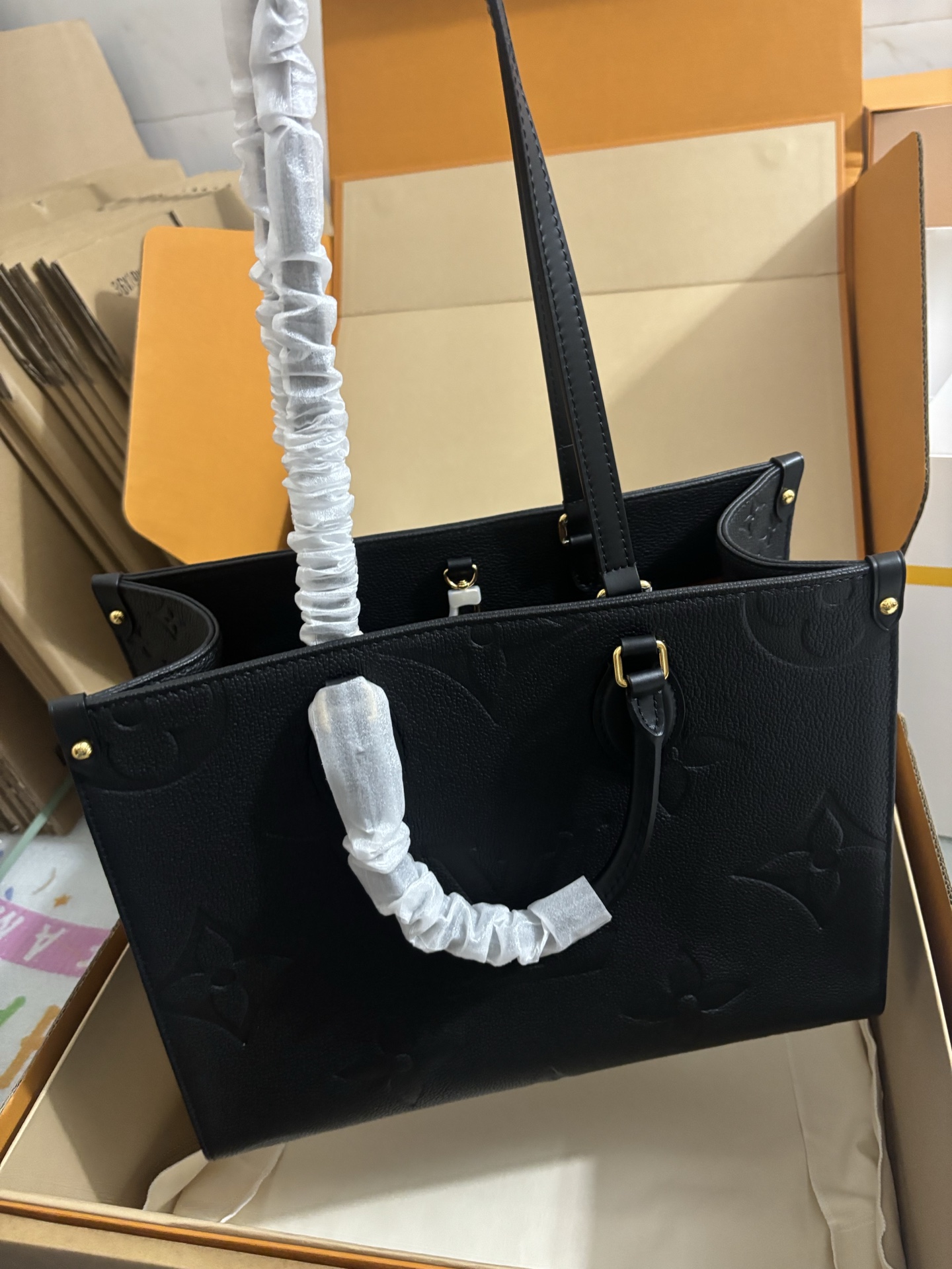 Louis Vuitton Full leather OnTheGo Medium tote bag