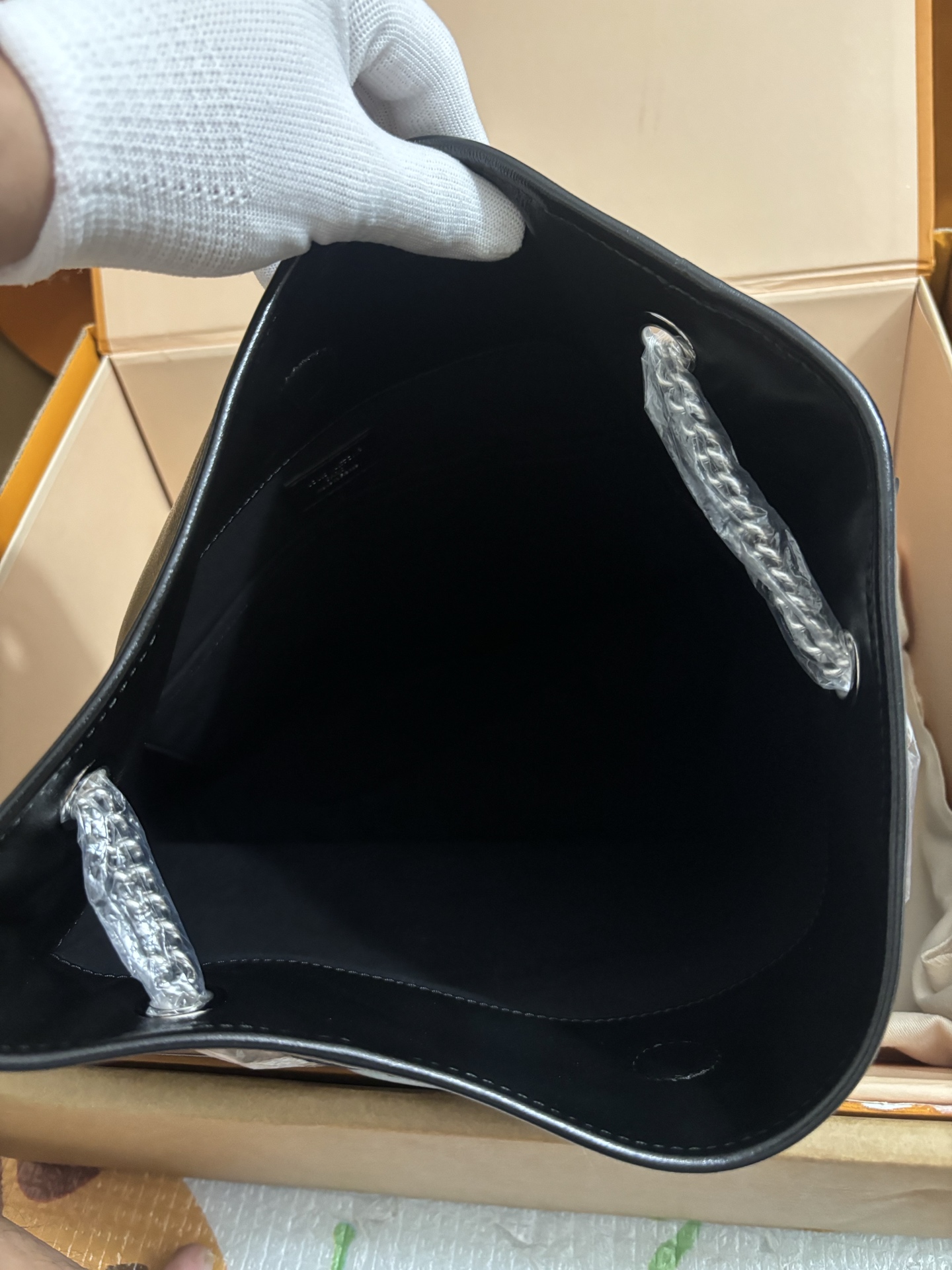 Louis Vuitton OFF DUTY VIBE Medium Bag