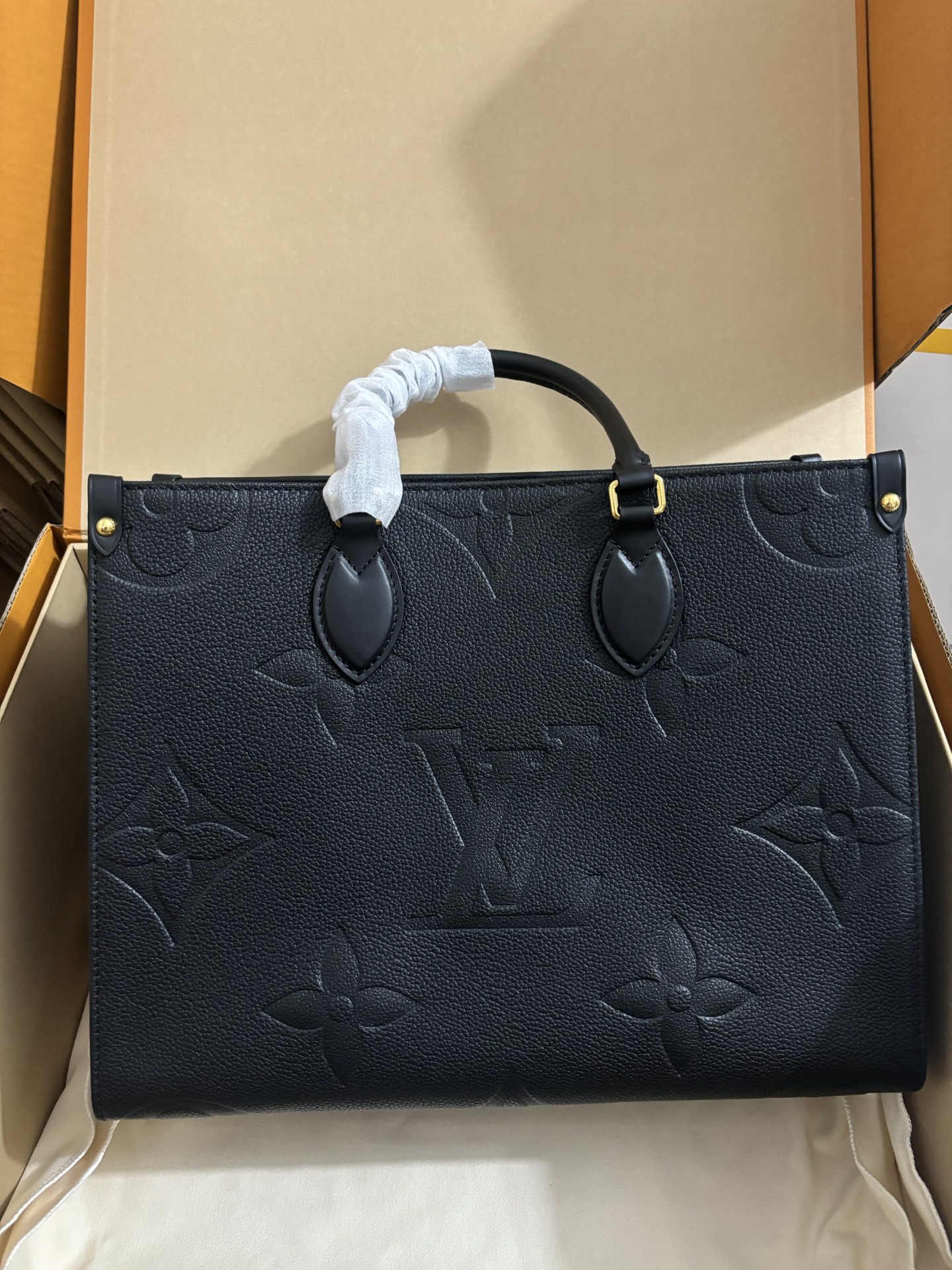 Louis Vuitton Full leather OnTheGo Medium tote bag