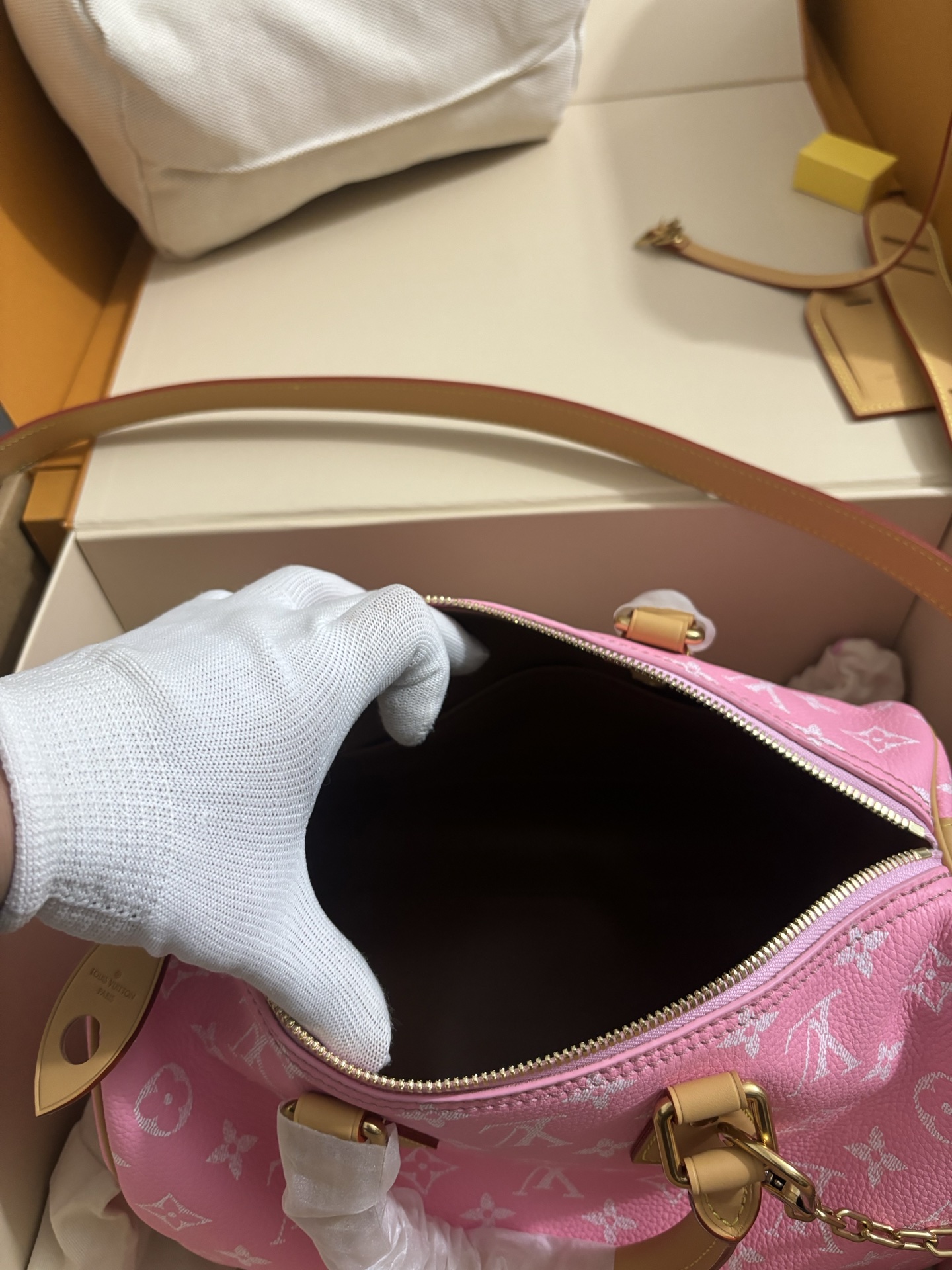 Louis Vuitton Bandoulière 30 Sakura Pink Travel Bag