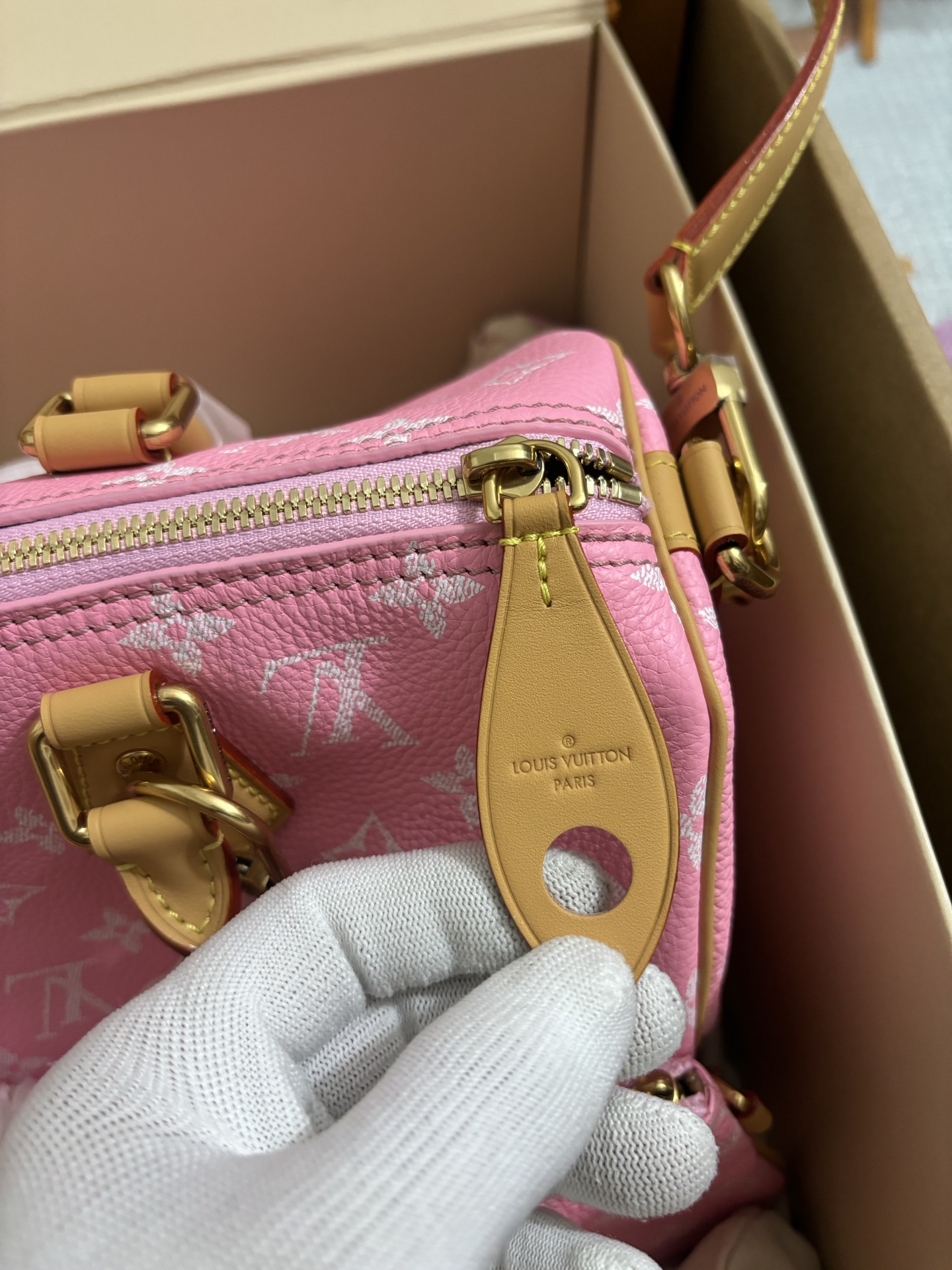 Louis Vuitton Bandoulière 30 Sakura Pink Travel Bag