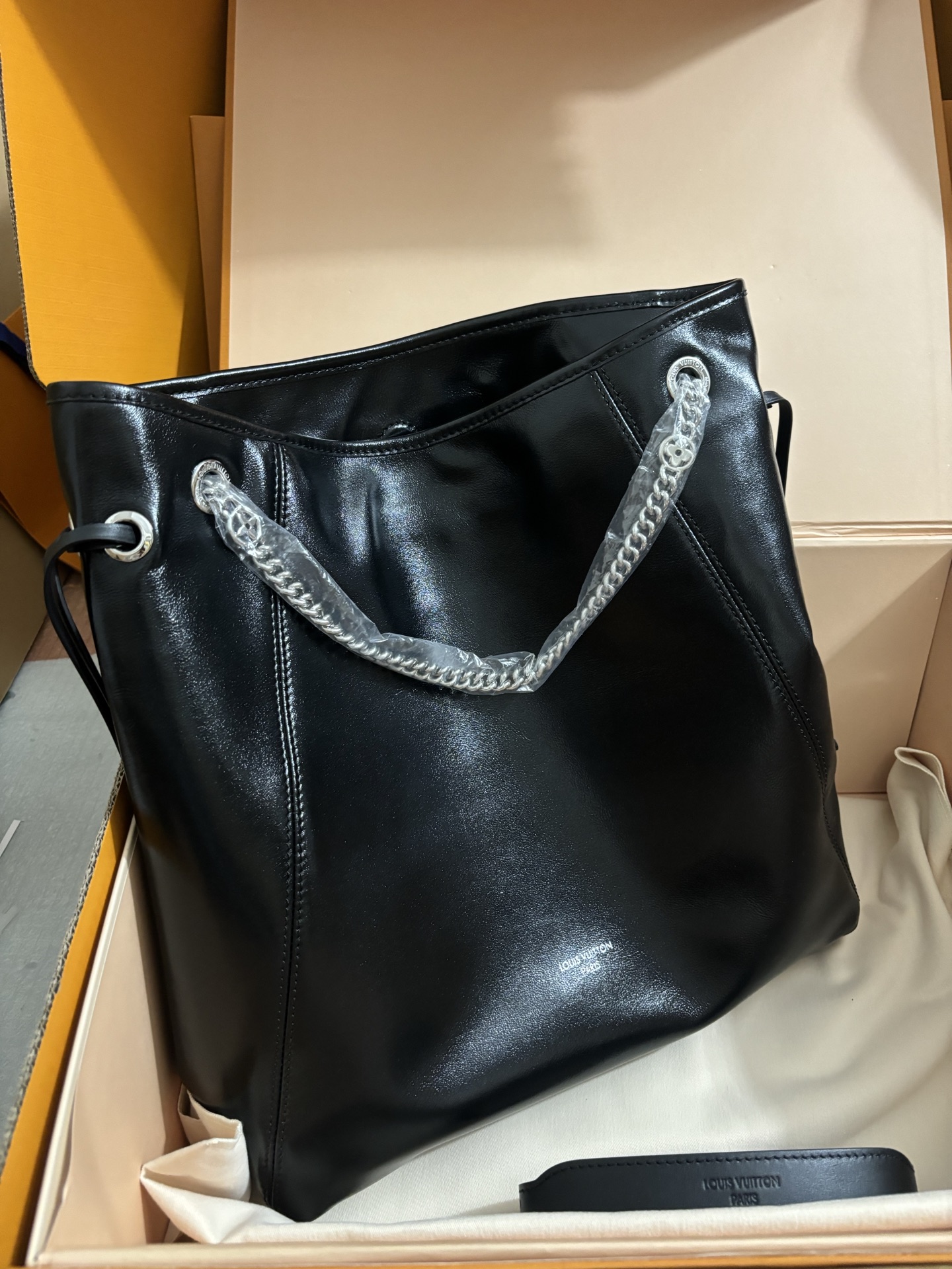 Louis Vuitton OFF DUTY VIBE Medium Bag